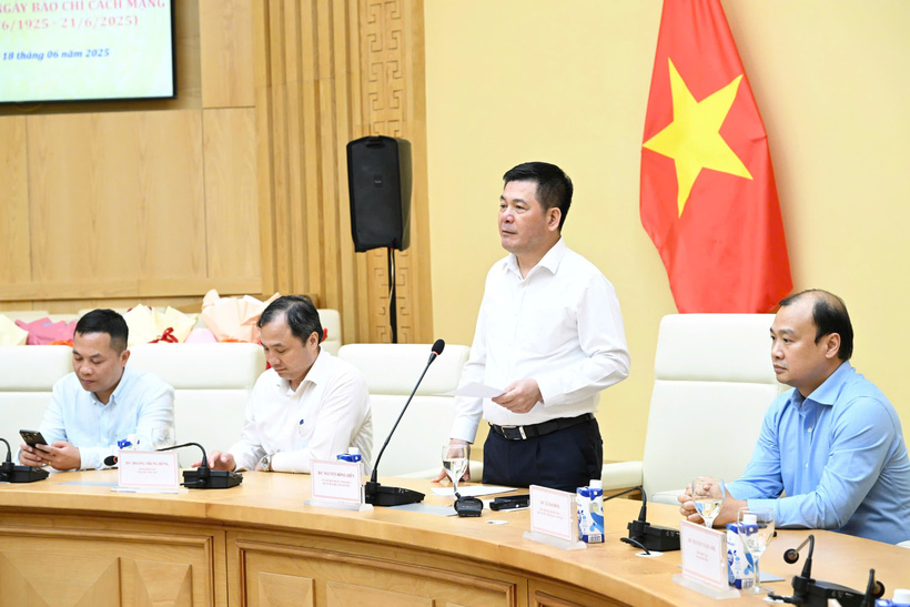 Bộ trưởng Bộ C&ocirc;ng thương mong muốn b&aacute;o ch&iacute; lu&ocirc;n đồng h&agrave;nh- Ảnh 4.