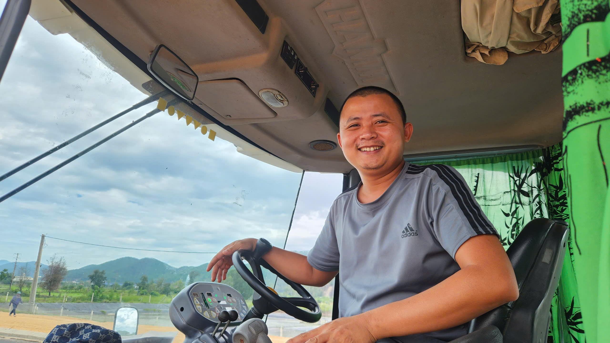 Phơi lưng đội nắng, chạy nước r&uacute;t tr&ecirc;n dự &aacute;n đường 740 tỷ đồng ở Nghệ An- Ảnh 6.