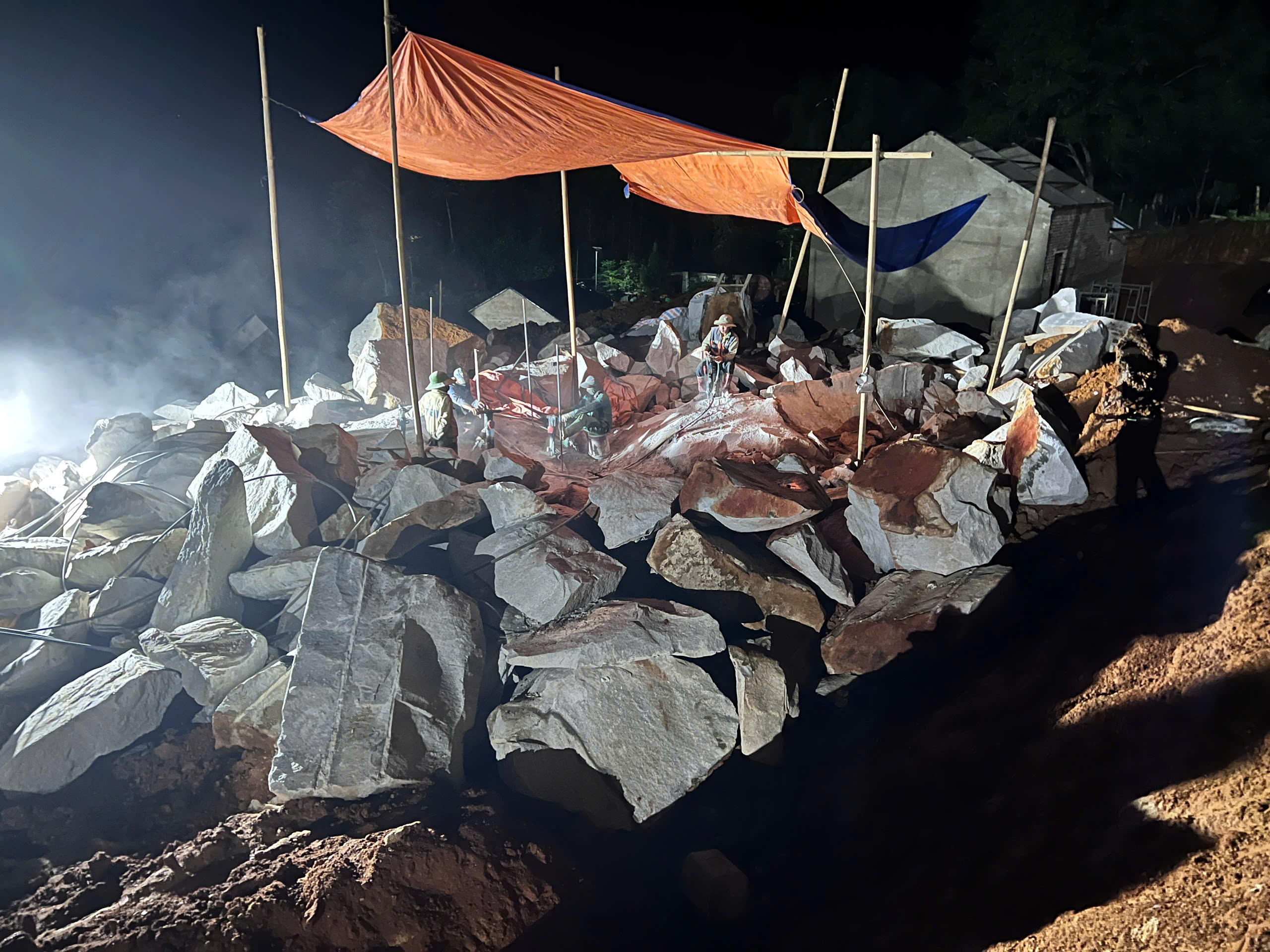 Chuyện thi c&ocirc;ng khu t&aacute;i định cư S&agrave;ng Ma S&aacute;o cho đồng b&agrave;o H'm&ocirc;ng ở L&agrave;o Cai- Ảnh 1.