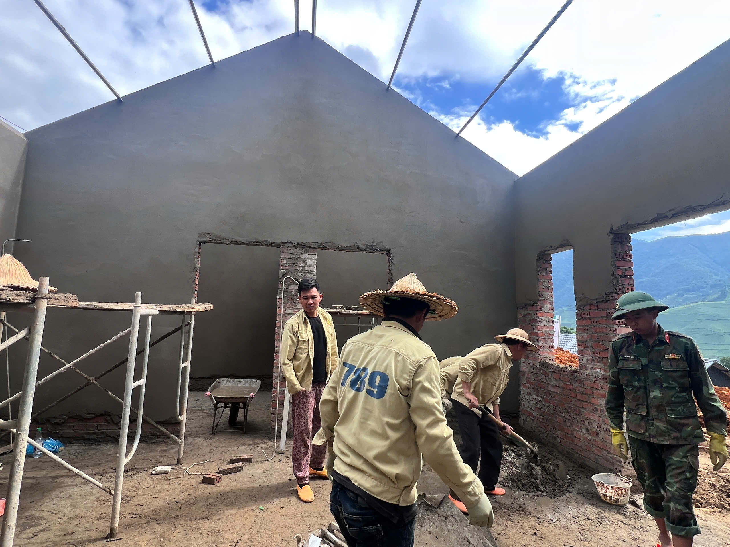 Chuyện thi c&ocirc;ng khu t&aacute;i định cư S&agrave;ng Ma S&aacute;o cho đồng b&agrave;o H'm&ocirc;ng ở L&agrave;o Cai- Ảnh 2.