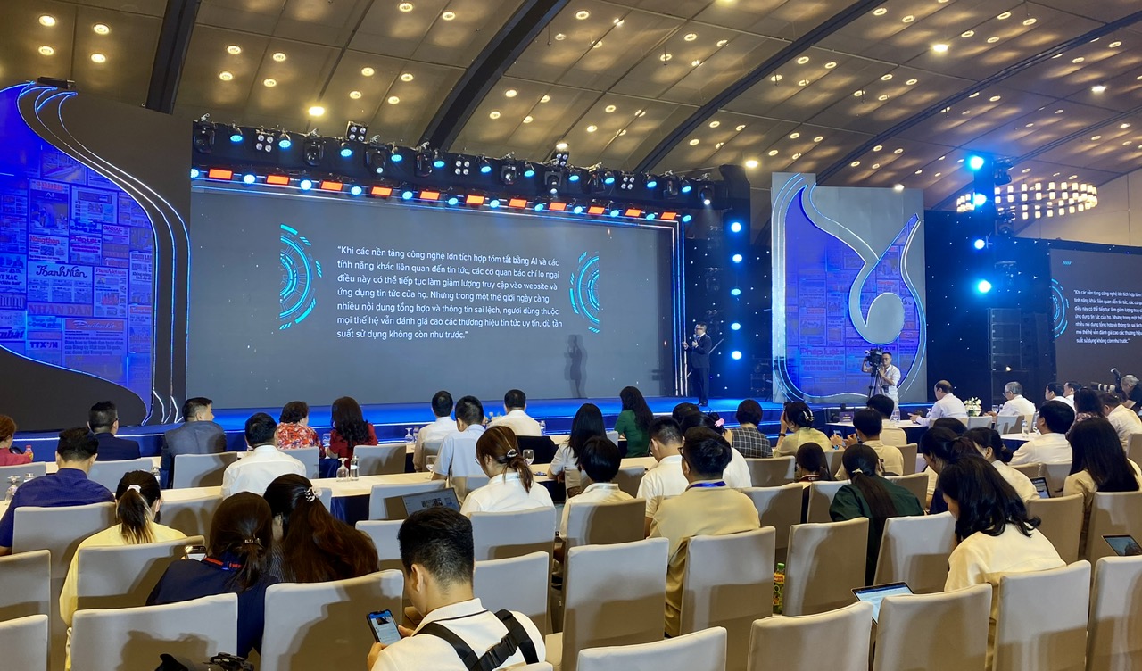 Chủ tịch Hội Nh&agrave; b&aacute;o VN: B&aacute;o ch&iacute; n&ecirc;n dừng việc cố gắng l&agrave;m h&agrave;i l&ograve;ng tất cả độc giả- Ảnh 3.