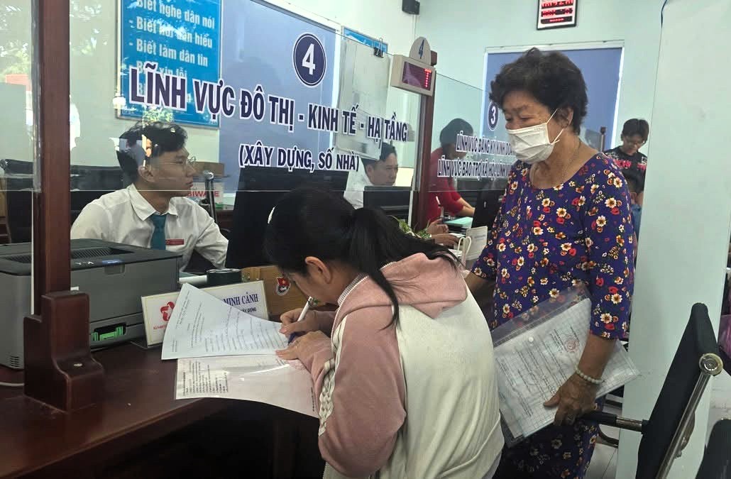 Bình Dương: 45 thủ tục hành chính ngành xây dựng sẽ được giải quyết ở cấp xã mới- Ảnh 1. Bình Dương: 45 thủ tục hành chính ngành xây dựng sẽ được giải quyết ở cấp xã mới- Ảnh 1.