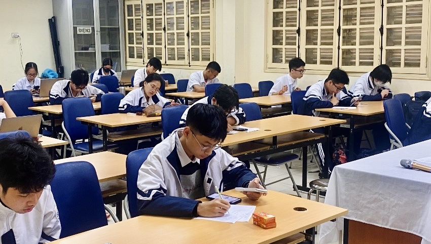 Thi lớp 10 chuyên Hà Nội 2025 thí sinh cần lưu ý gì?- Ảnh 1. Thi lớp 10 chuyên Hà Nội 2025 thí sinh cần lưu ý gì?- Ảnh 1.