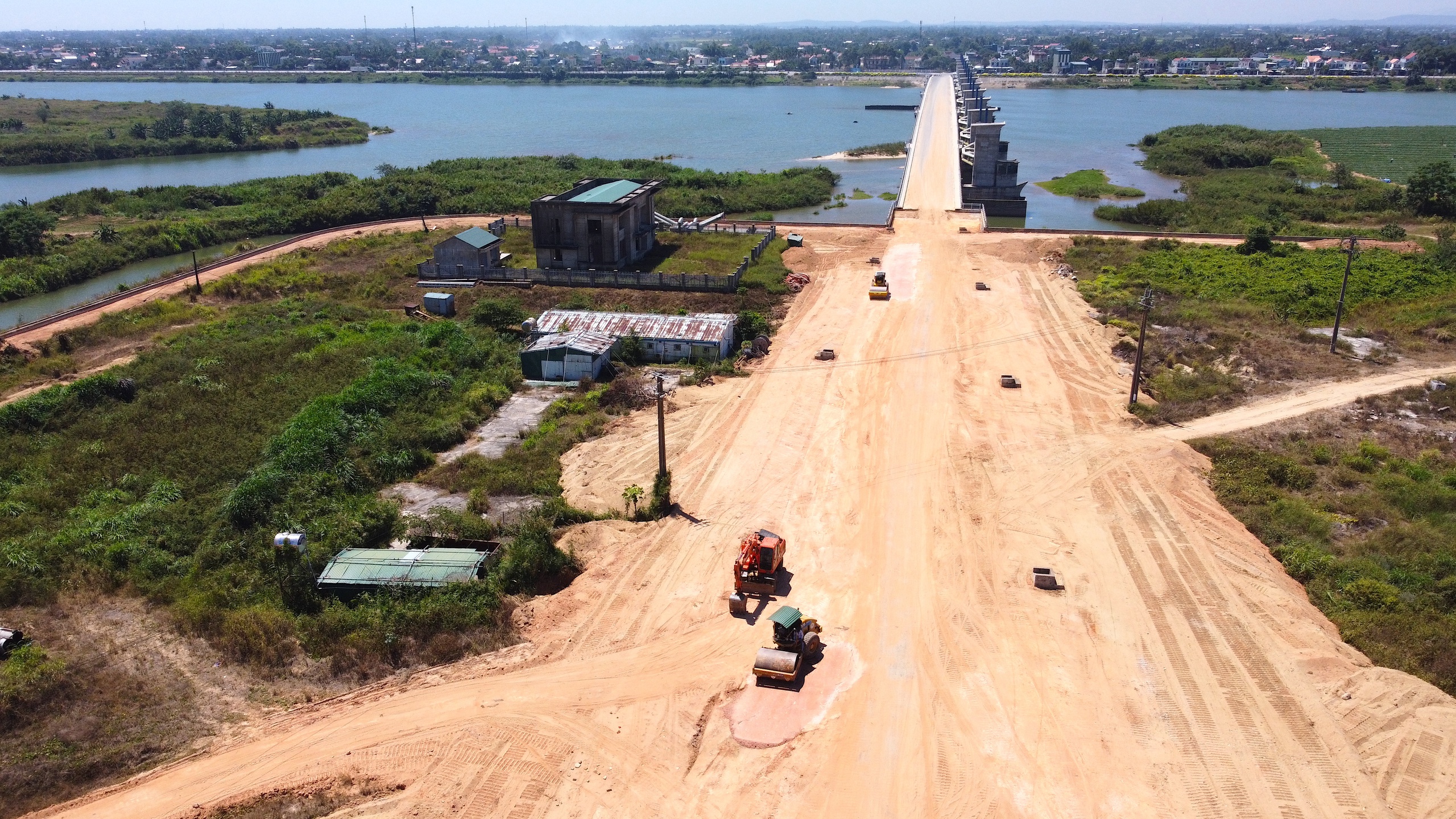 Cưỡng chế 3 thửa đất n&ocirc;ng nghiệp cản tiến độ dự &aacute;n đập d&acirc;ng ngh&igrave;n tỷ ở Quảng Ng&atilde;i- Ảnh 1.