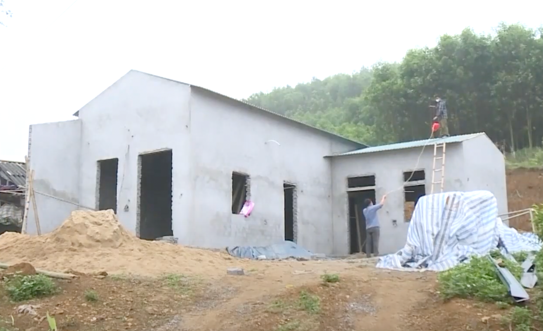 Thanh H&oacute;a: Th&uacute;c tiến độ x&acirc;y dựng hơn 2.000 căn nh&agrave; cho hộ ngh&egrave;o, ch&iacute;nh s&aacute;ch- Ảnh 1.