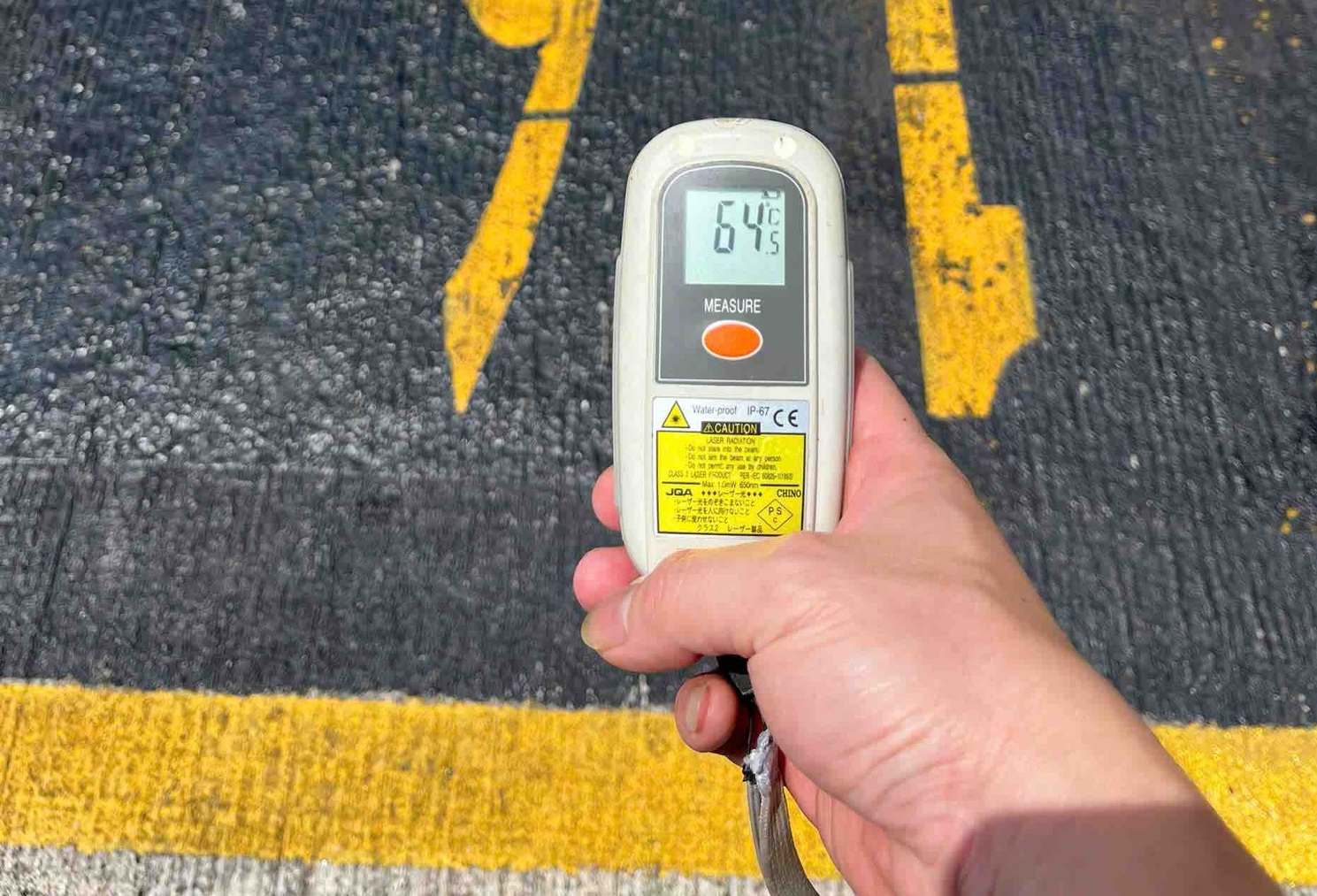 Nh&acirc;n vi&ecirc;n s&acirc;n bay Nội B&agrave;i căng m&igrave;nh giữa "chảo lửa" phi trường- Ảnh 2.