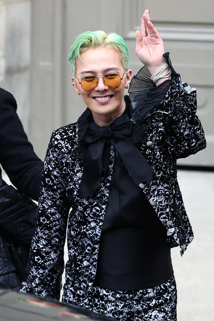 Công ty quản lý của G-Dragon (BigBang) đính chính về tin đồn với Sana (Twice)- Ảnh 2. Công ty quản lý của G-Dragon (BigBang) đính chính về tin đồn với Sana (Twice)- Ảnh 2.