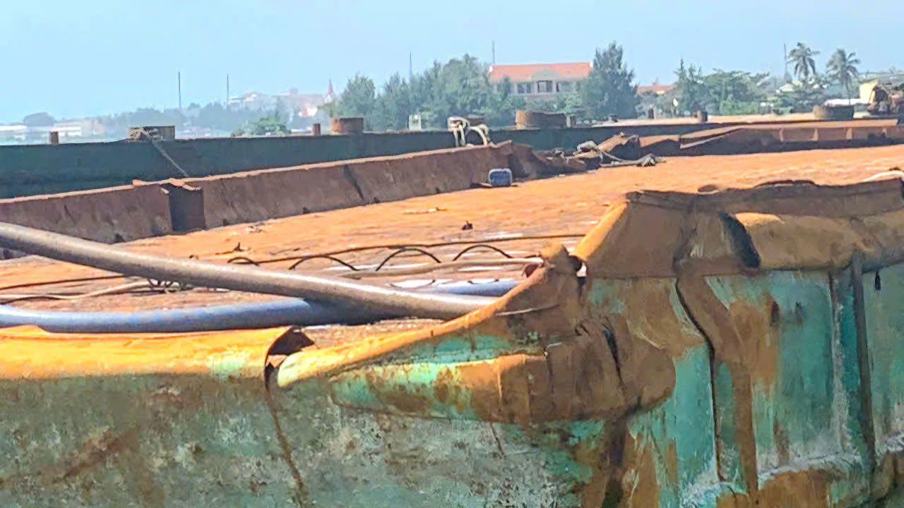 Trục vớt t&agrave;u k&eacute;o bị ch&igrave;m ở L&yacute; Sơn sau 1 năm gặp tai nạn- Ảnh 8.