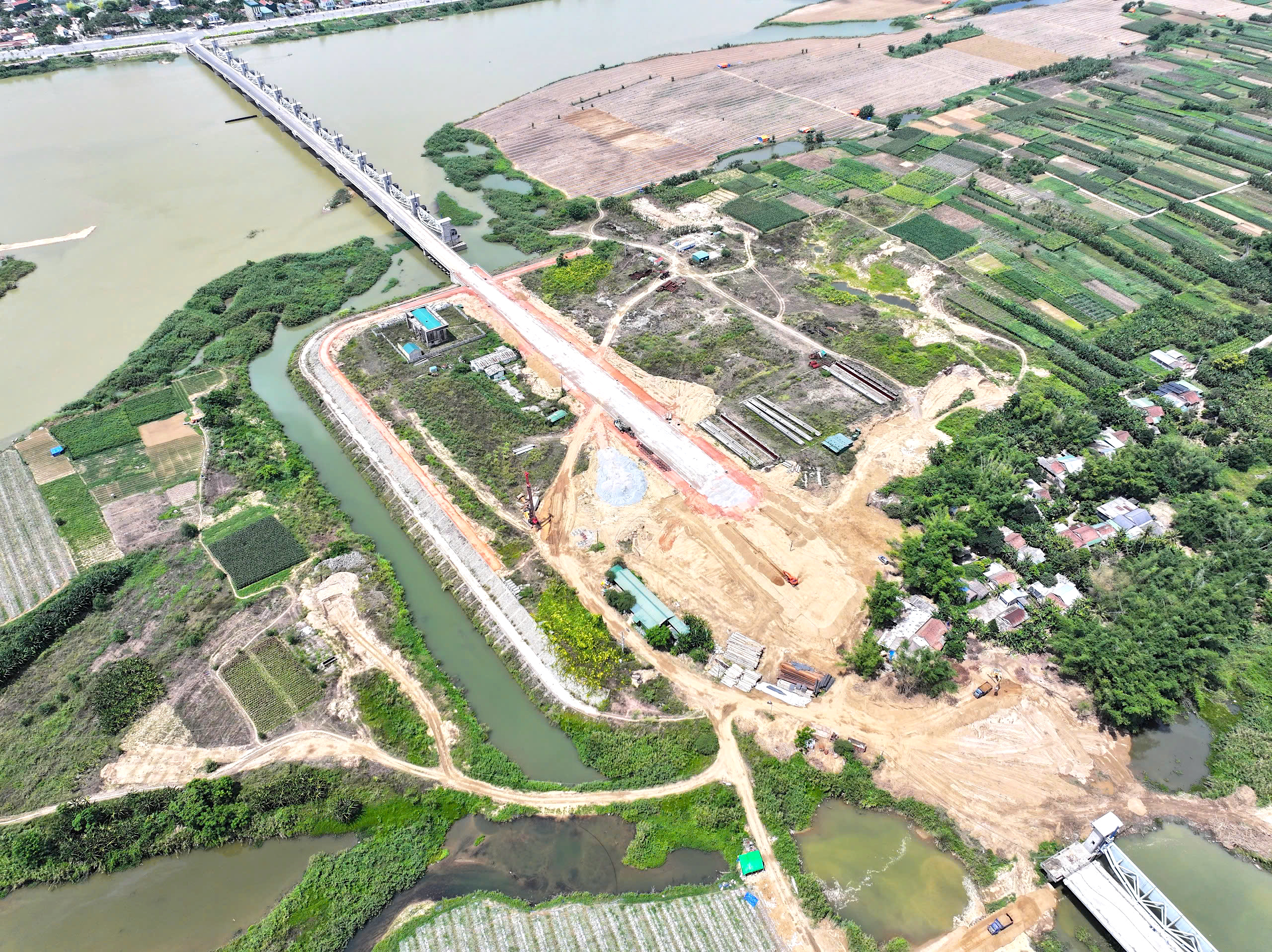 Cưỡng chế 3 thửa đất n&ocirc;ng nghiệp cản tiến độ dự &aacute;n đập d&acirc;ng ngh&igrave;n tỷ ở Quảng Ng&atilde;i- Ảnh 4.