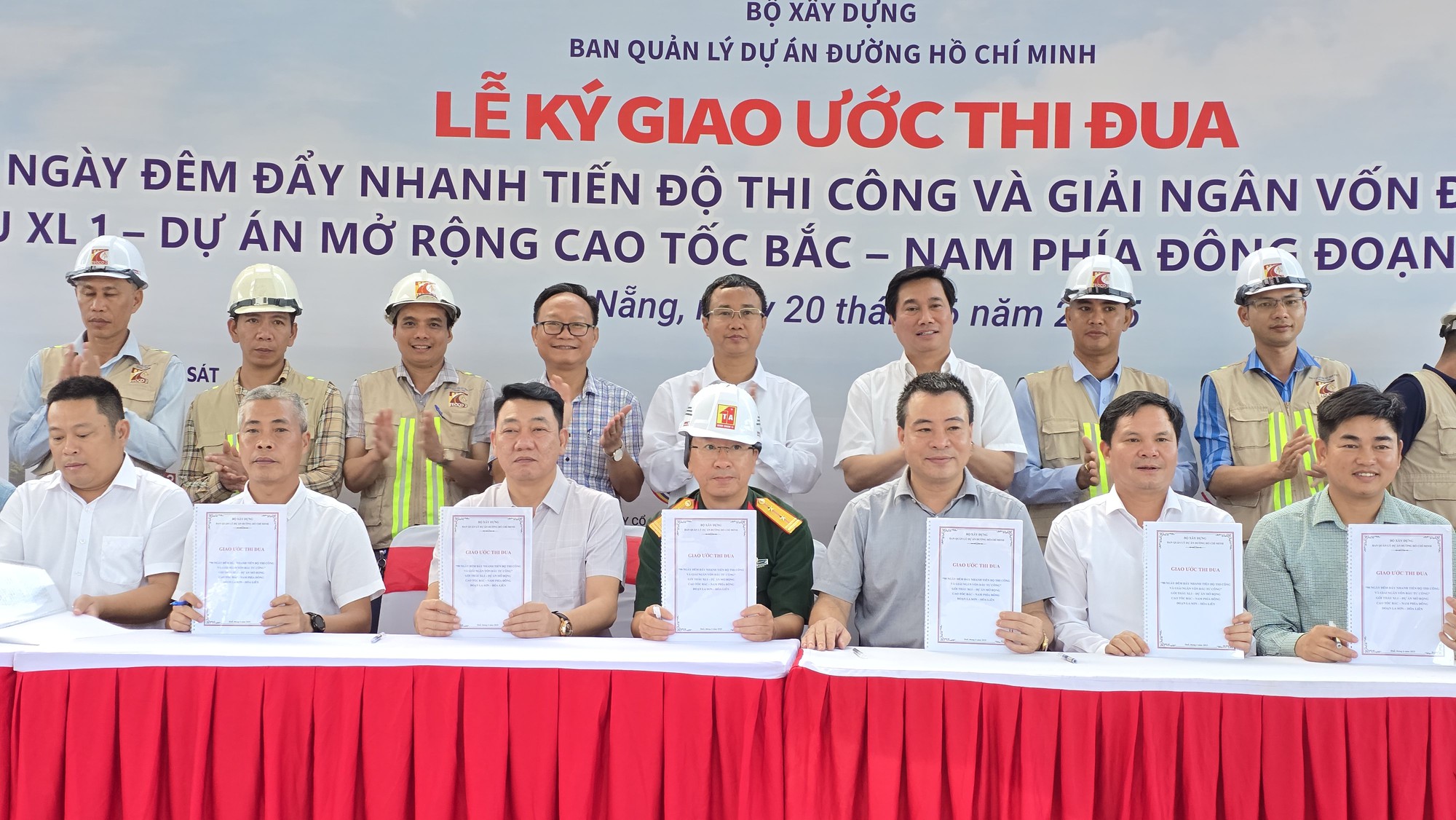Mở cao điểm 90 ng&agrave;y đ&ecirc;m tăng tốc thi c&ocirc;ng cao tốc La Sơn - H&ograve;a Li&ecirc;n- Ảnh 3.