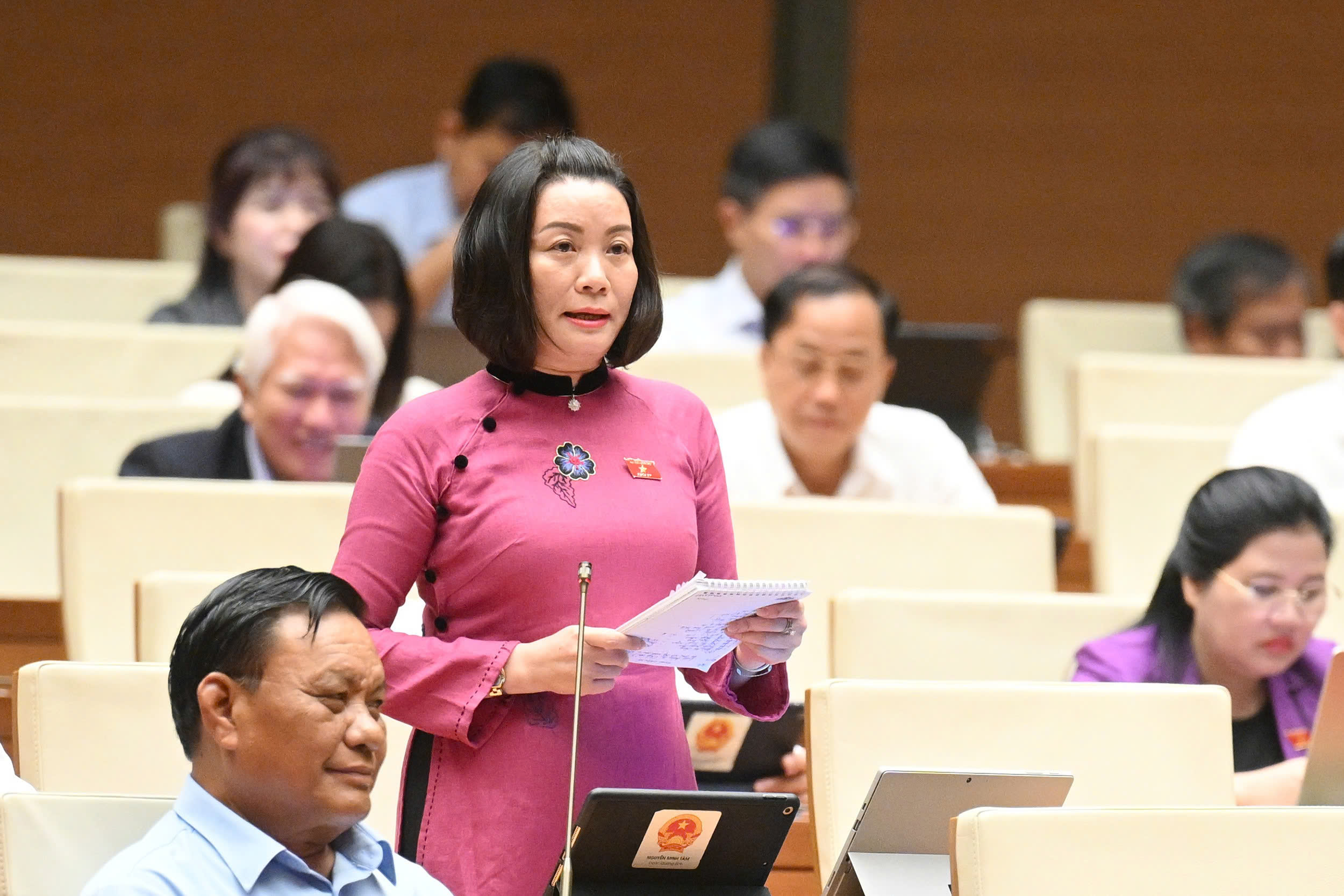 Bộ trưởng Bộ GD&ĐT: Bạo lực học đường chỉ chấm dứt khi người lớn kh&ocirc;ng c&ograve;n đ&aacute;nh nhau- Ảnh 1.