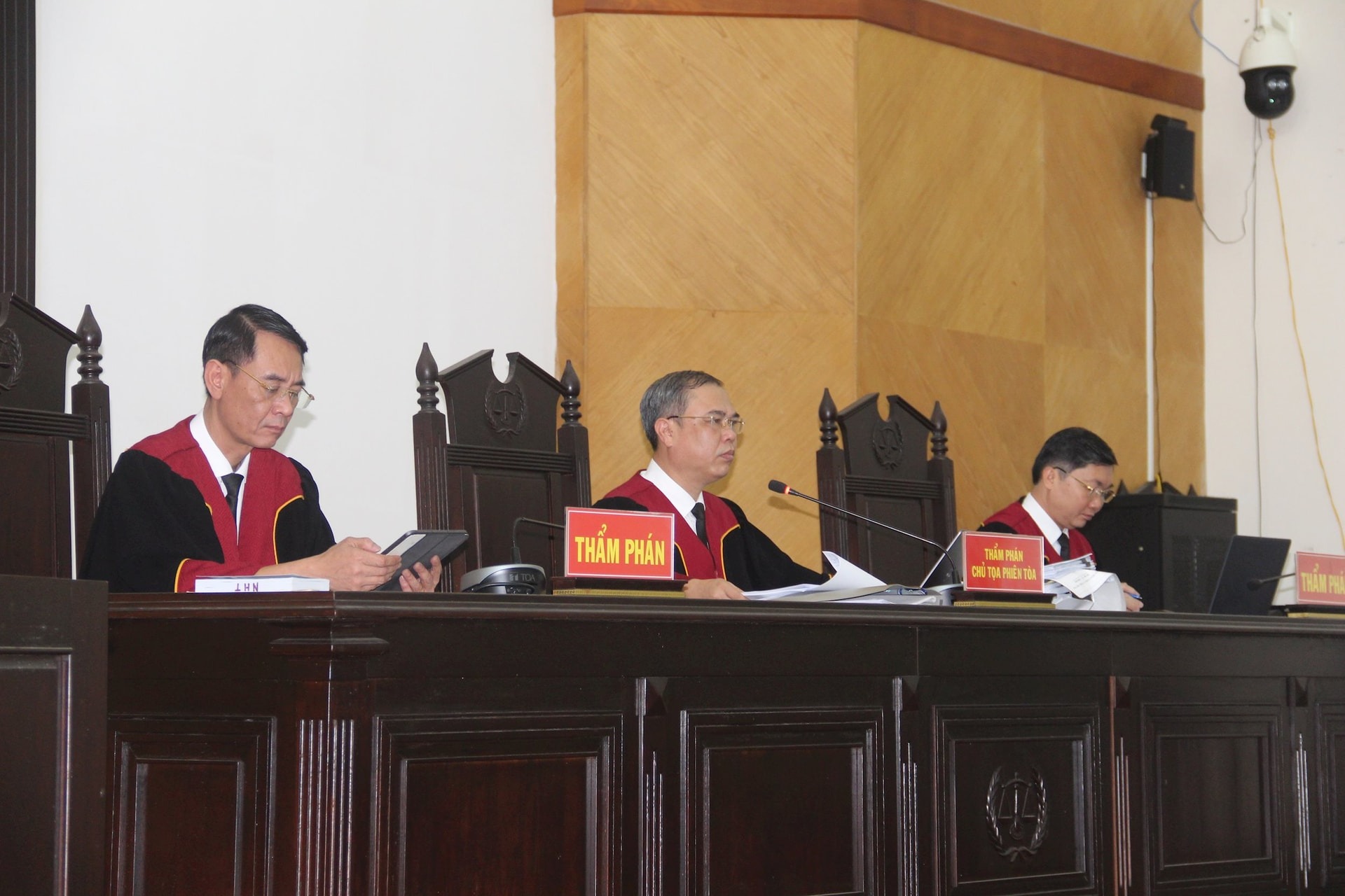 Xử ph&uacute;c thẩm vụ FLC: Chỉ c&oacute; 4 trong số 25 bị c&aacute;o muốn n&oacute;i lời sau c&ugrave;ng- Ảnh 1.