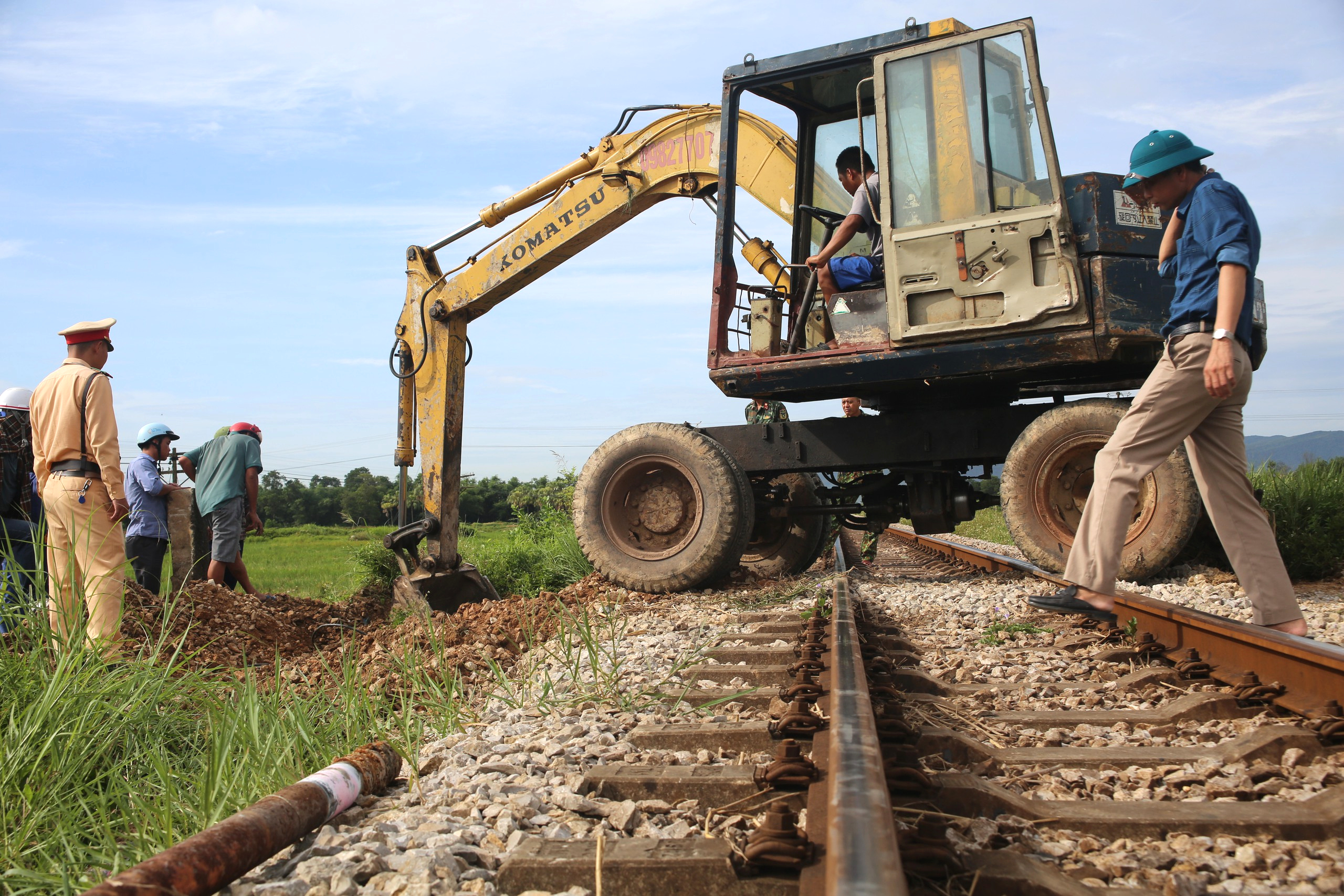 Thanh H&oacute;a xo&aacute; bỏ nhiều lối đi tự mở qua đường sắt- Ảnh 1.