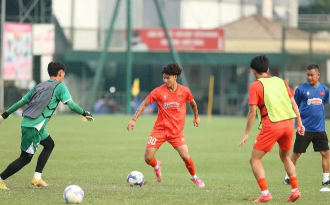 HLV Kim Sang-sik gọi 2 sao Việt kiều dự giải U23 Đ&ocirc;ng Nam &Aacute; 2025- Ảnh 1.