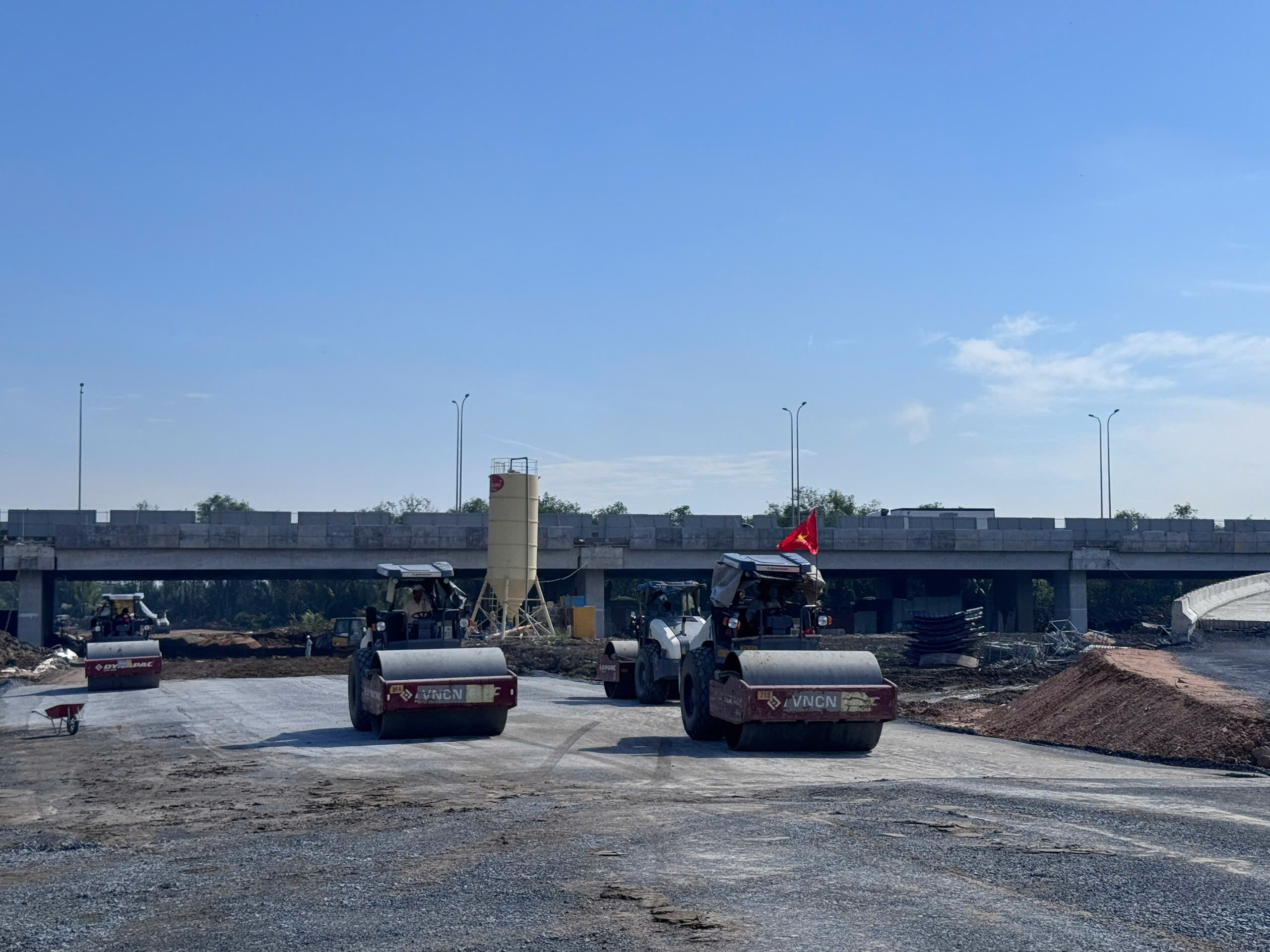 Cầu Nhơn Trạch gần c&aacute;n đ&iacute;ch, tập trung gỡ &ldquo;n&uacute;t thắt&rdquo; lối l&ecirc;n cao tốc- Ảnh 7.