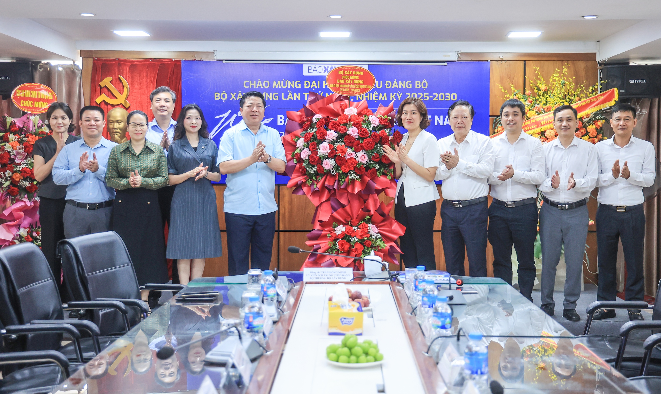 Bộ trưởng Trần Hồng Minh: Báo Xây dựng cần trên dưới đồng lòng, bút phải sắc, trí phải cao- Ảnh 2. Bộ trưởng Trần Hồng Minh: Báo Xây dựng cần trên dưới đồng lòng, bút phải sắc, trí phải cao- Ảnh 2.