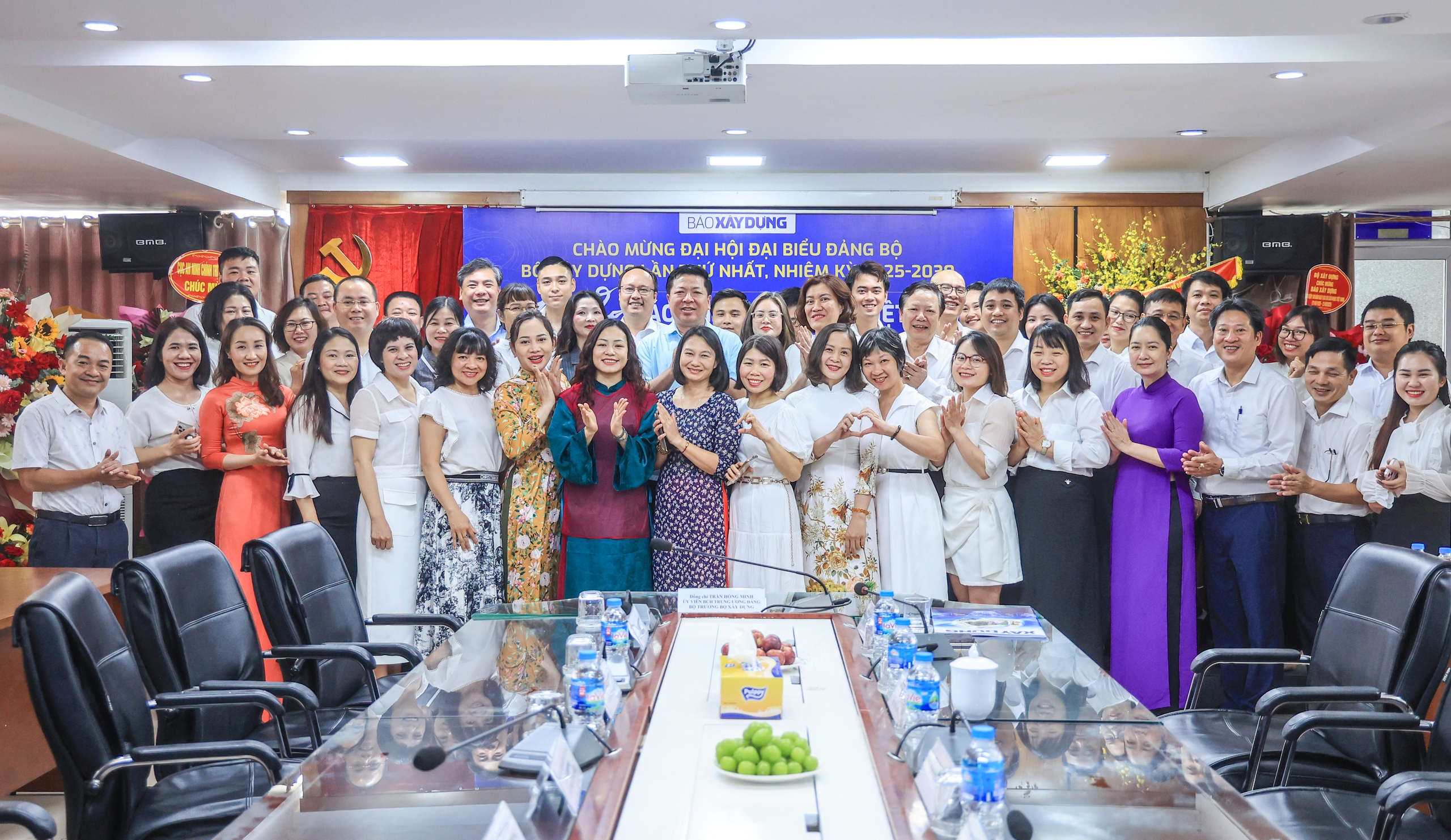 Bộ trưởng Trần Hồng Minh: Báo Xây dựng cần trên dưới đồng lòng, bút phải sắc, trí phải cao- Ảnh 6. Bộ trưởng Trần Hồng Minh: Báo Xây dựng cần trên dưới đồng lòng, bút phải sắc, trí phải cao- Ảnh 6.