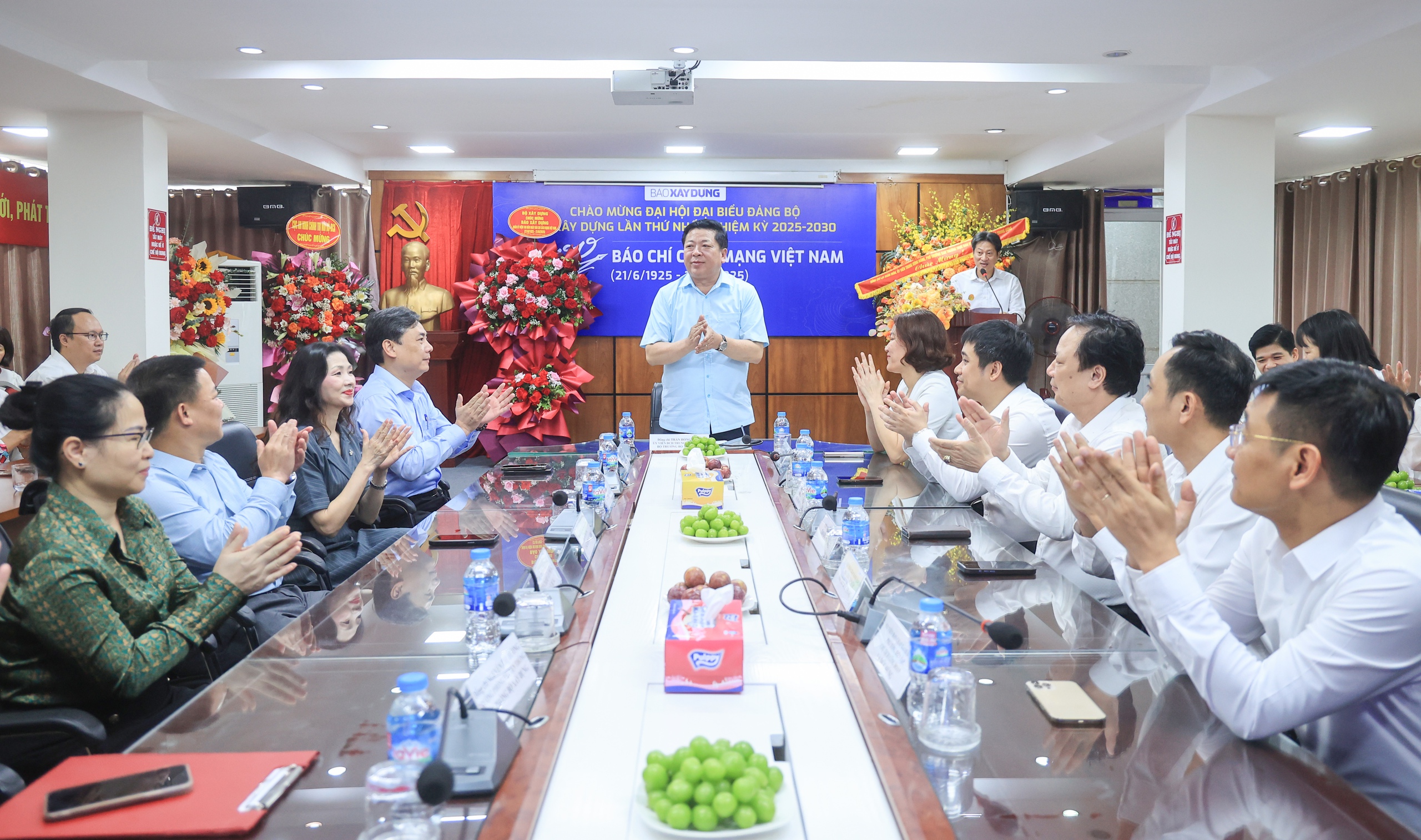 Bộ trưởng Trần Hồng Minh: Báo Xây dựng cần trên dưới đồng lòng, bút phải sắc, trí phải cao- Ảnh 3. Bộ trưởng Trần Hồng Minh: Báo Xây dựng cần trên dưới đồng lòng, bút phải sắc, trí phải cao- Ảnh 3.