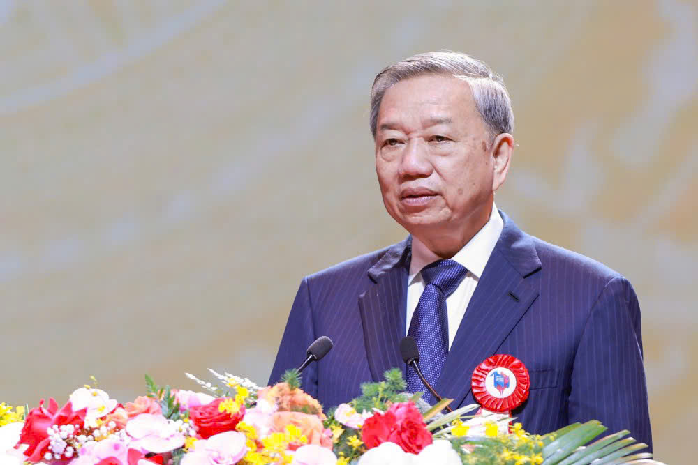 Tổng Bí thư Tô Lâm trao tặng Huân chương Hồ Chí Minh cho Báo chí cách mạng Việt Nam- Ảnh 3. Tổng Bí thư Tô Lâm trao tặng Huân chương Hồ Chí Minh cho Báo chí cách mạng Việt Nam- Ảnh 3.