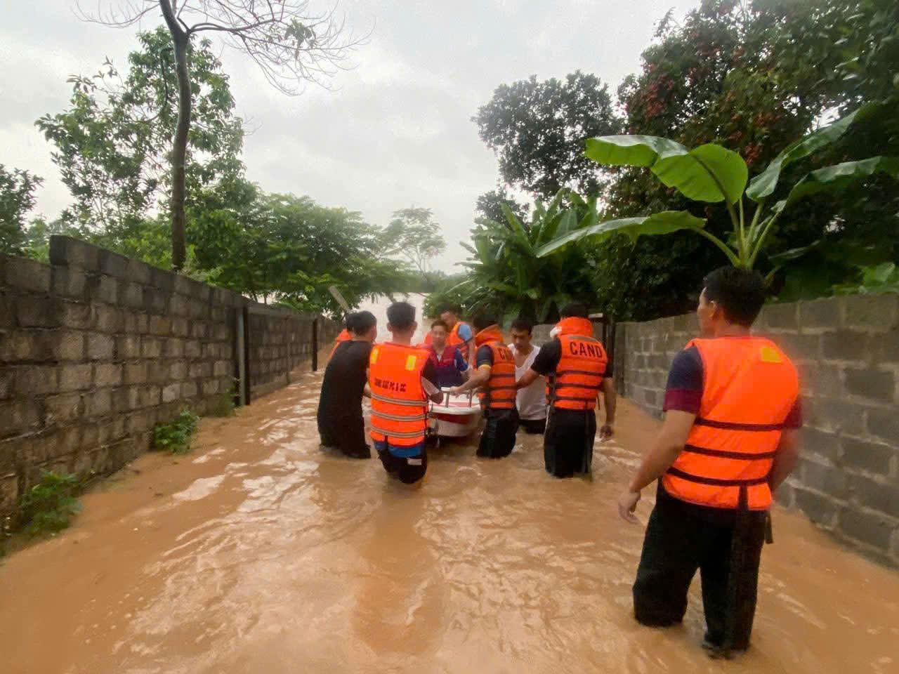 Th&aacute;i Nguy&ecirc;n: Mưa lớn k&eacute;o d&agrave;i g&acirc;y ngập s&acirc;u nhiều nơi, giao th&ocirc;ng t&ecirc; liệt- Ảnh 2.