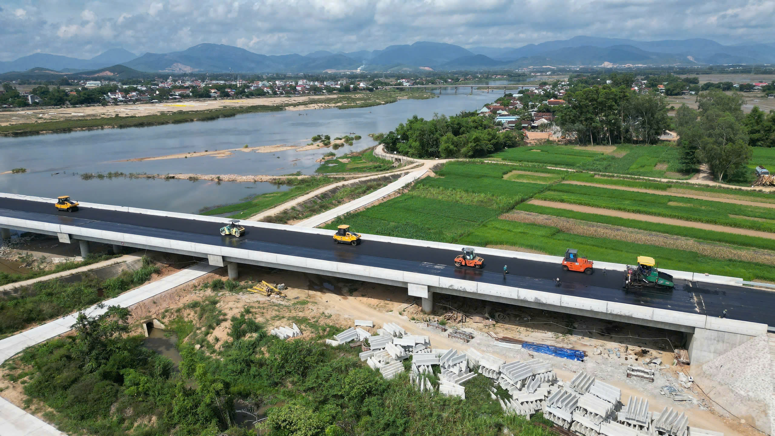 Siết chặt bảo đảm an to&agrave;n thi c&ocirc;ng cao tốc Bắc - Nam qua B&igrave;nh Định- Ảnh 1.