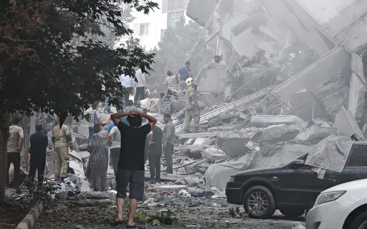 &Ocirc;ng Trump tuy&ecirc;n bố qu&acirc;n đội Mỹ đ&atilde; tấn c&ocirc;ng cơ sở hạt nh&acirc;n Iran