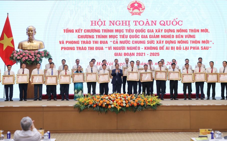 Ho&agrave;n thiện ch&iacute;nh s&aacute;ch, chuẩn bị giai đoạn mới x&acirc;y dựng n&ocirc;ng th&ocirc;n mới, giảm ngh&egrave;o bền vững