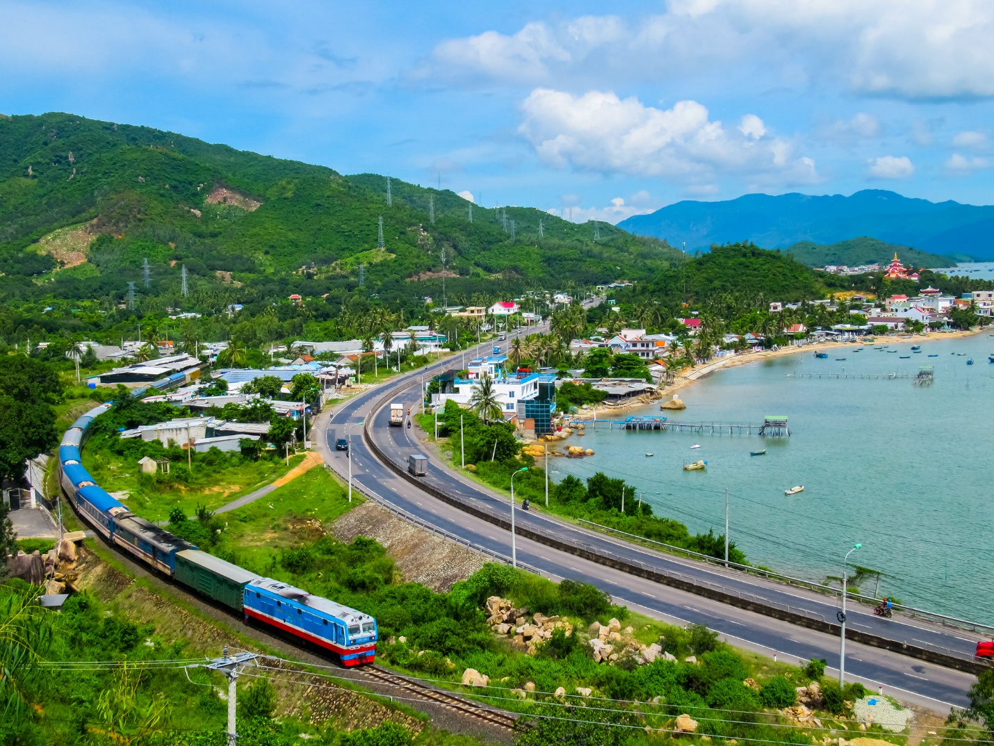 Bộ X&acirc;y dựng ra c&ocirc;ng điện khẩn ứng ph&oacute; mưa lớn, sạt lở đất, lũ qu&eacute;t- Ảnh 1.