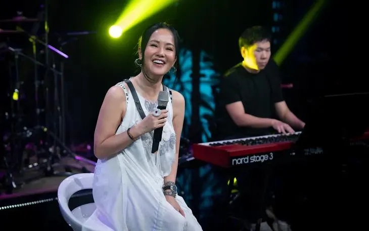 Sau 10 ng&agrave;y mổ ung thư, Hồng Nhung kh&oacute;c v&igrave; kh&ocirc;ng thể h&aacute;t nốt cao- Ảnh 2.
