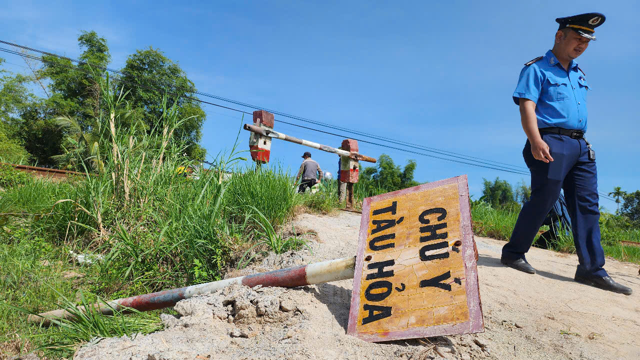 Cách làm hay trong xoá lối đi tự mở qua đường sắt ở Quảng Ngãi- Ảnh 9. Cách làm hay trong xoá lối đi tự mở qua đường sắt ở Quảng Ngãi- Ảnh 9.