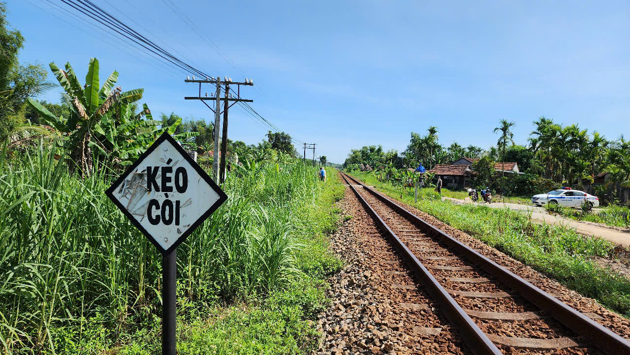 Cách làm hay trong xoá lối đi tự mở qua đường sắt ở Quảng Ngãi- Ảnh 12. Cách làm hay trong xoá lối đi tự mở qua đường sắt ở Quảng Ngãi- Ảnh 12.