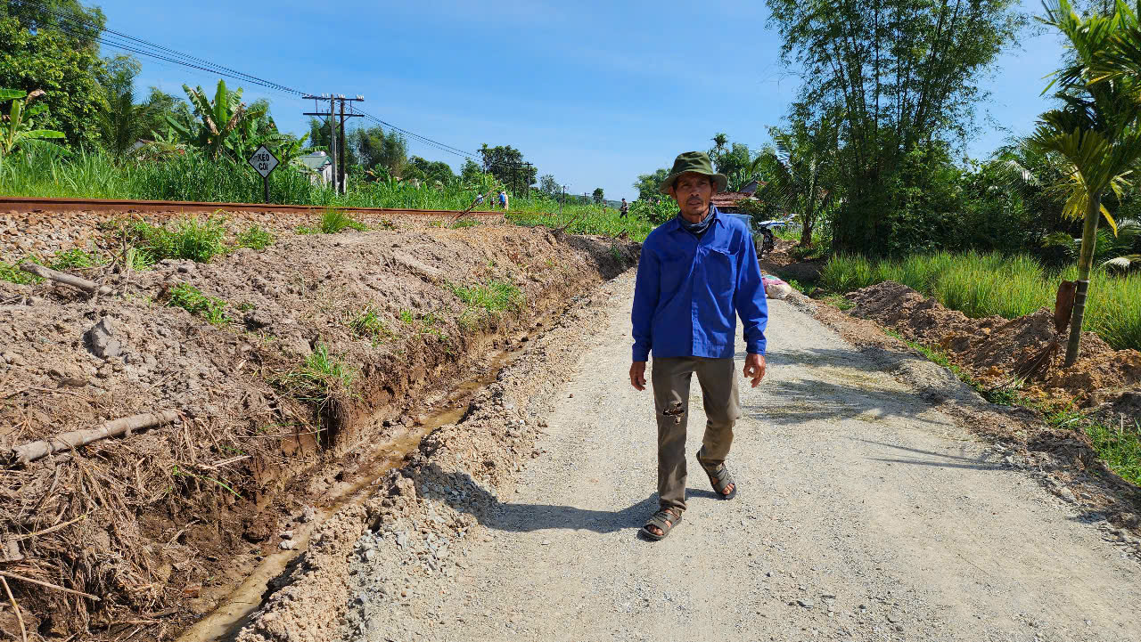Cách làm hay trong xoá lối đi tự mở qua đường sắt ở Quảng Ngãi- Ảnh 5. Cách làm hay trong xoá lối đi tự mở qua đường sắt ở Quảng Ngãi- Ảnh 5.