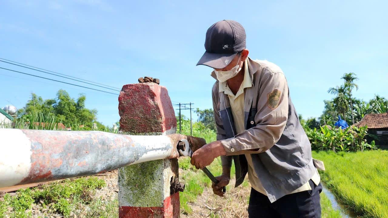 Cách làm hay trong xoá lối đi tự mở qua đường sắt ở Quảng Ngãi- Ảnh 6. Cách làm hay trong xoá lối đi tự mở qua đường sắt ở Quảng Ngãi- Ảnh 6.