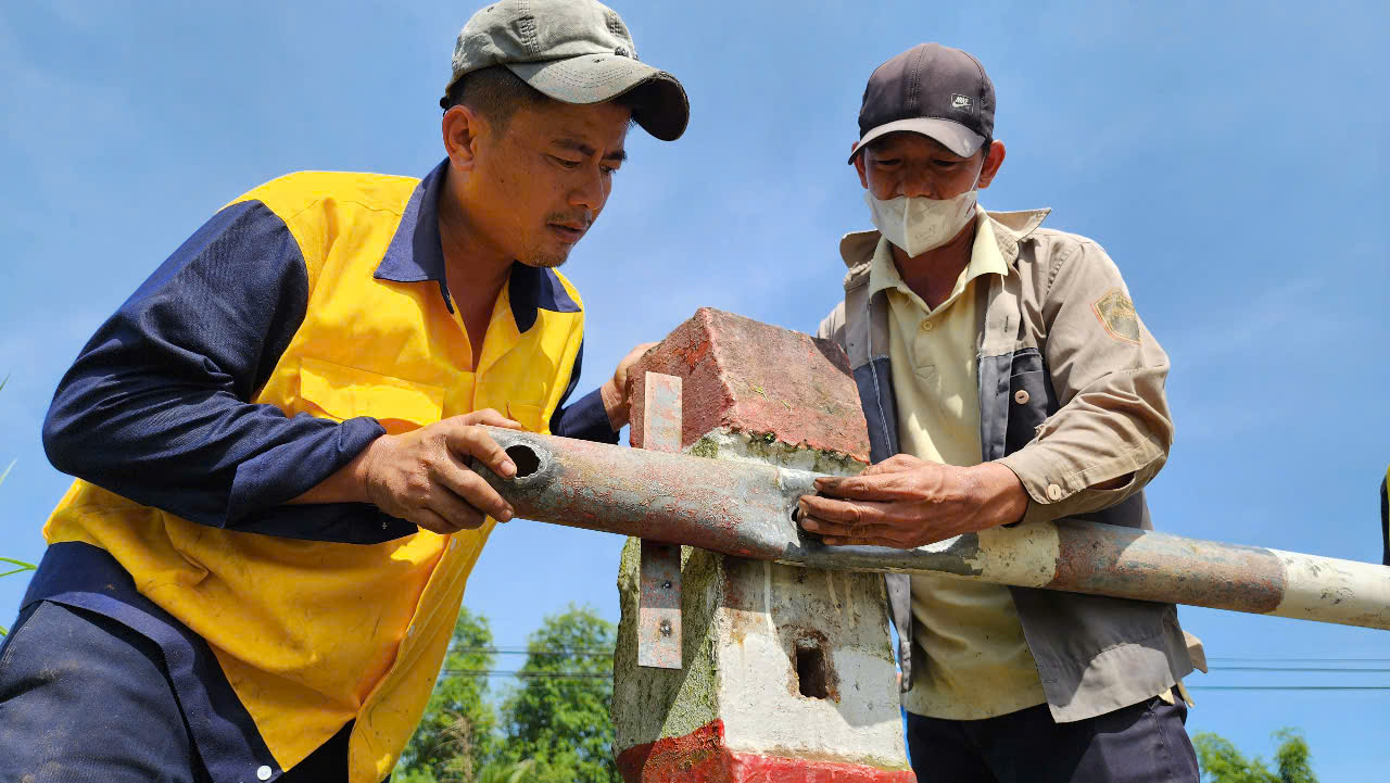 Cách làm hay trong xoá lối đi tự mở qua đường sắt ở Quảng Ngãi- Ảnh 1. Cách làm hay trong xoá lối đi tự mở qua đường sắt ở Quảng Ngãi- Ảnh 1.