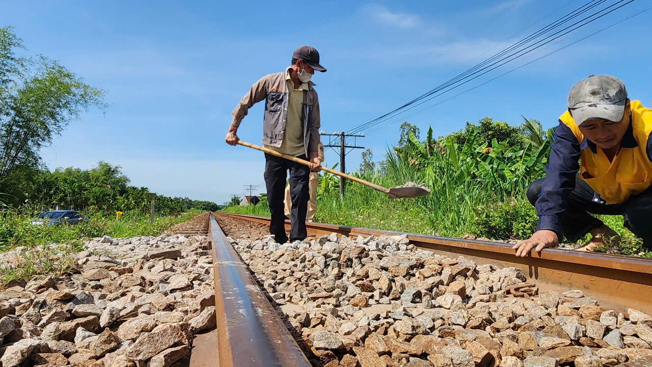 Cách làm hay trong xoá lối đi tự mở qua đường sắt ở Quảng Ngãi- Ảnh 8. Cách làm hay trong xoá lối đi tự mở qua đường sắt ở Quảng Ngãi- Ảnh 8.
