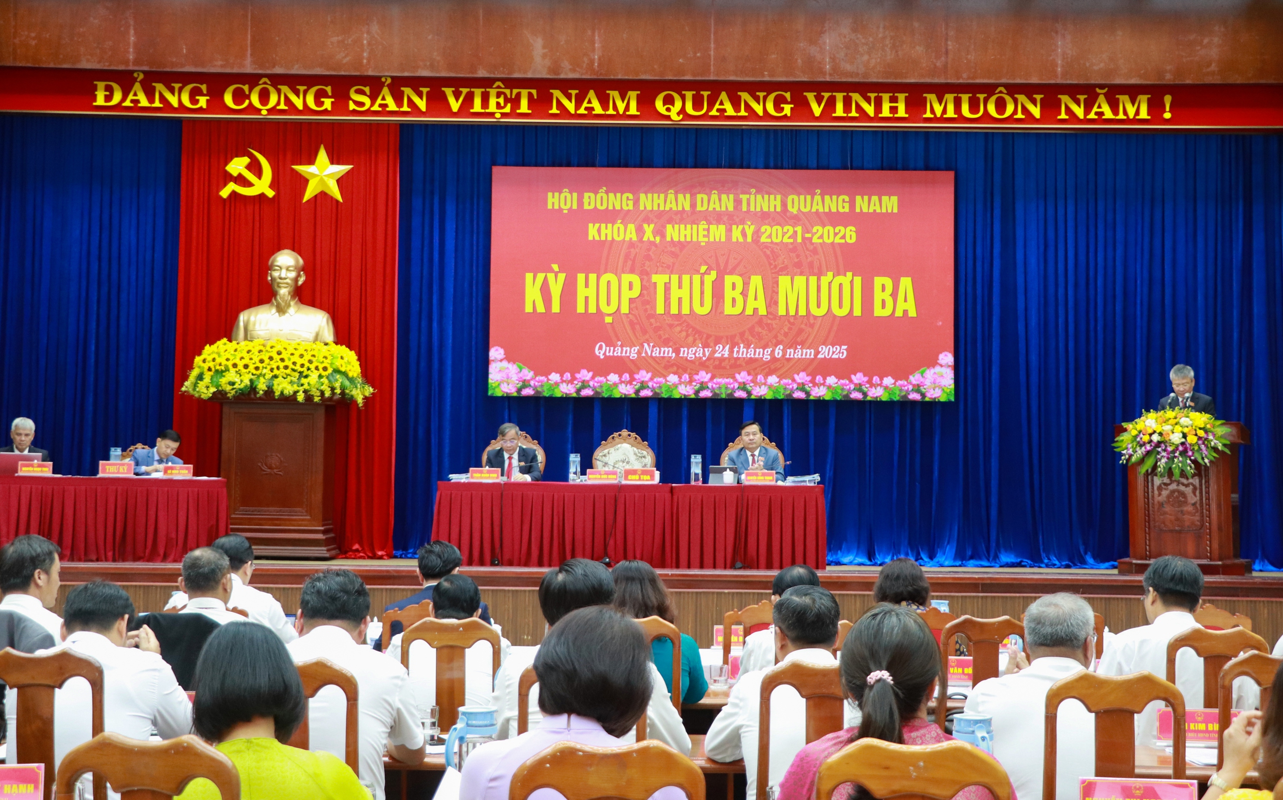 B&iacute; thư Tỉnh ủy Quảng Nam n&oacute;i về kỳ họp HĐND cuối c&ugrave;ng trước khi s&aacute;p nhập Đ&agrave; Nẵng- Ảnh 1.