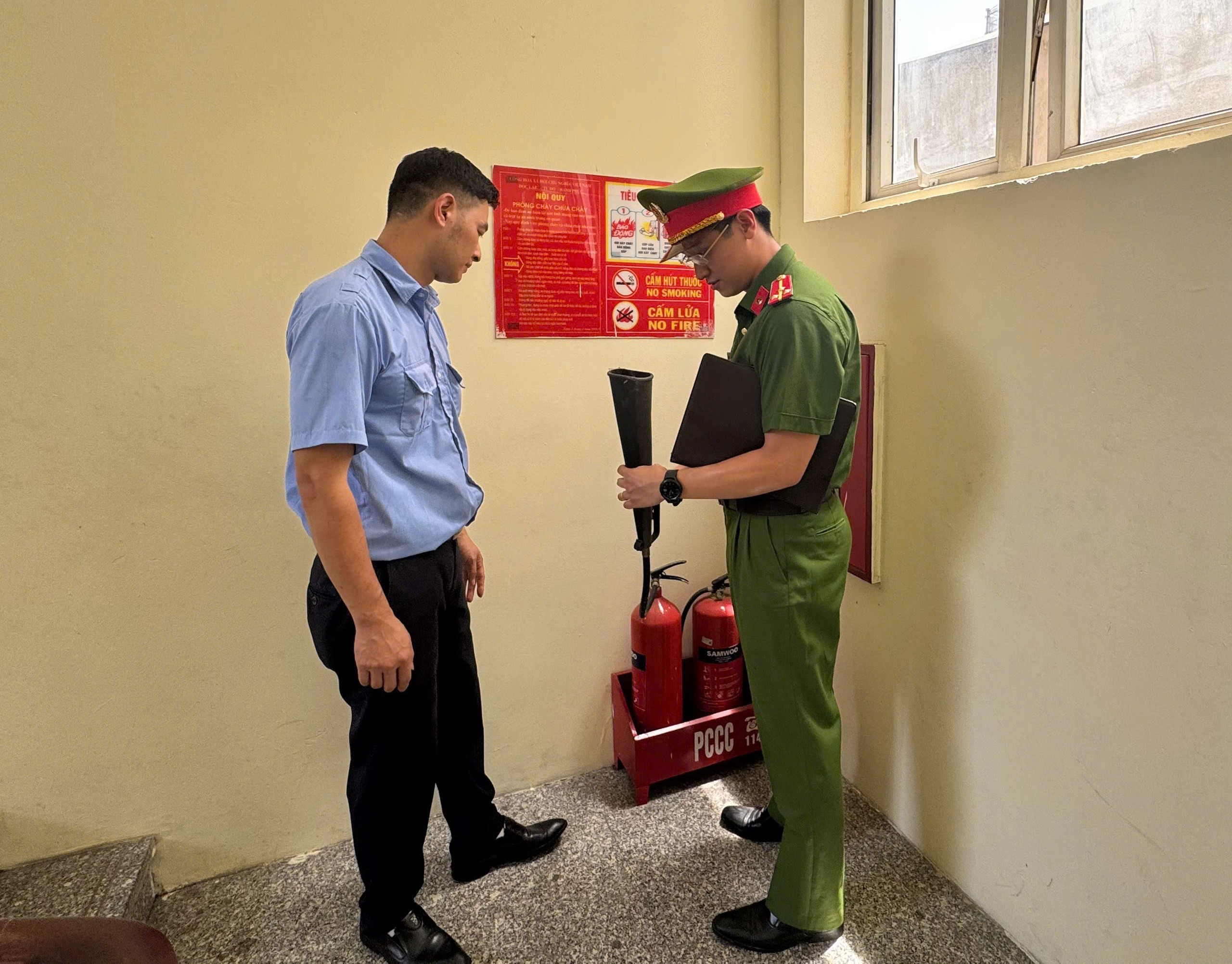 Gần 98% th&iacute; sinh thi tốt nghiệp THPT theo chương tr&igrave;nh mới- Ảnh 2.