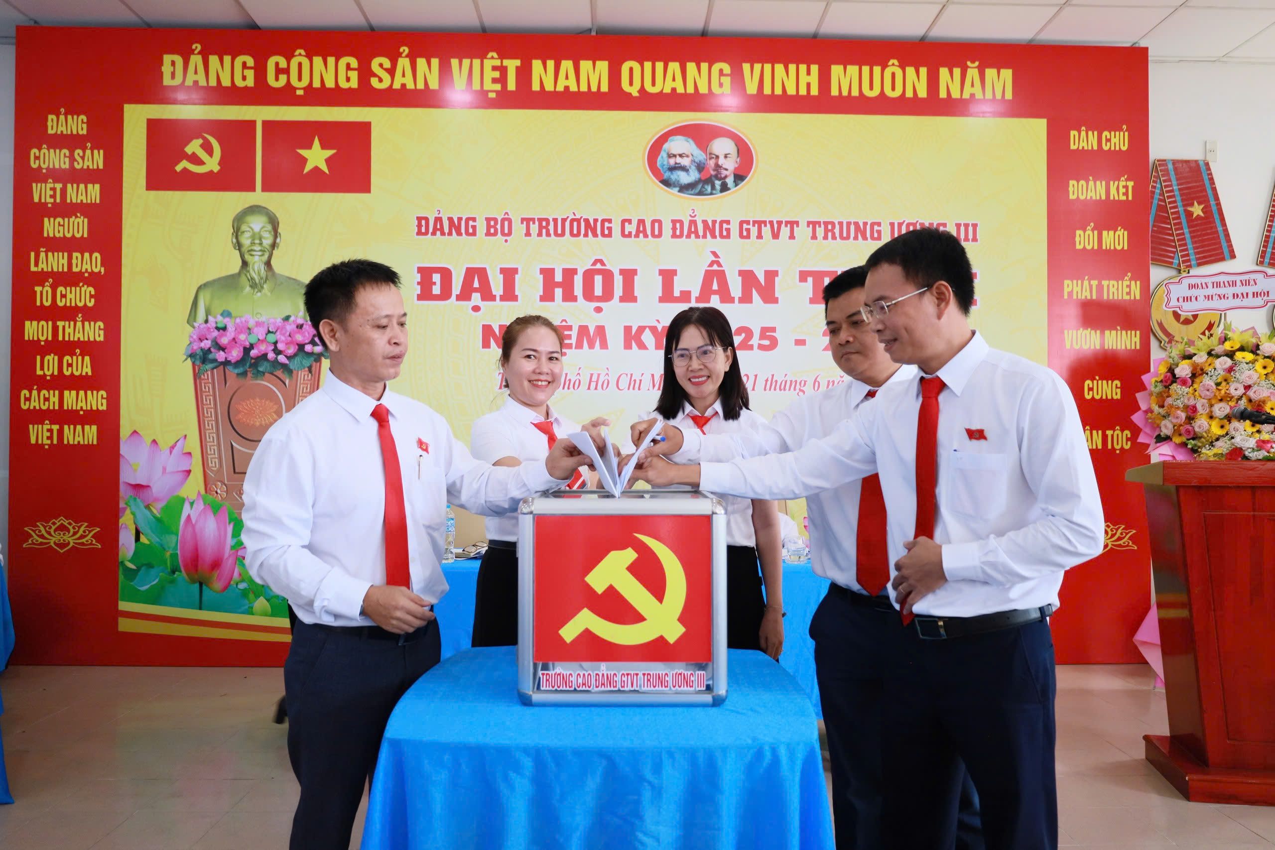 Đại hội Đảng bộ trường Cao đẳng GTVT TƯ III lần thứ X: Đo&agrave;n kết - Đổi mới - Ph&aacute;t triển- Ảnh 2.