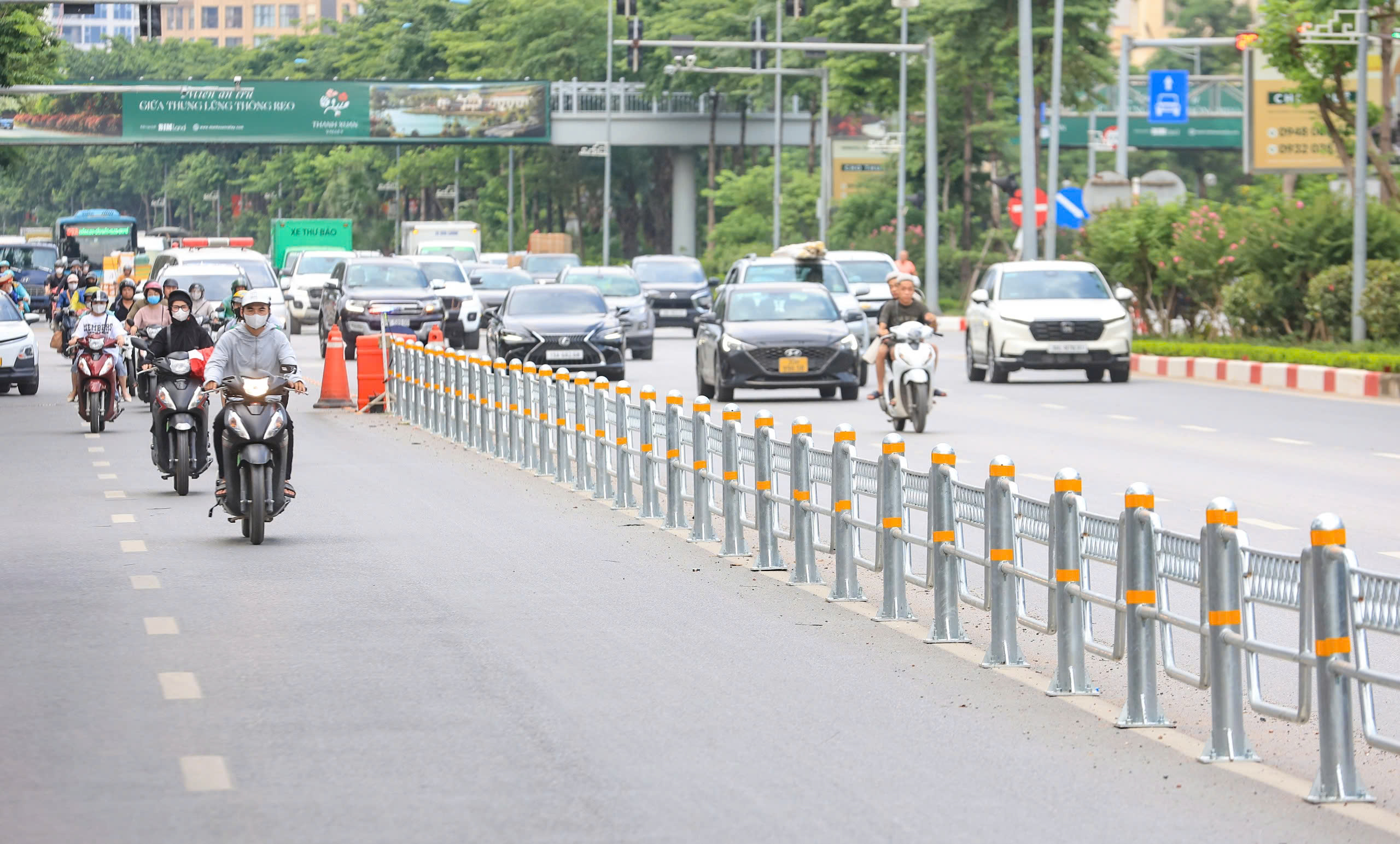 Cận cảnh đường Phạm Văn Đồng, V&otilde; Ch&iacute; C&ocirc;ng sau ph&acirc;n l&agrave;n- Ảnh 7.