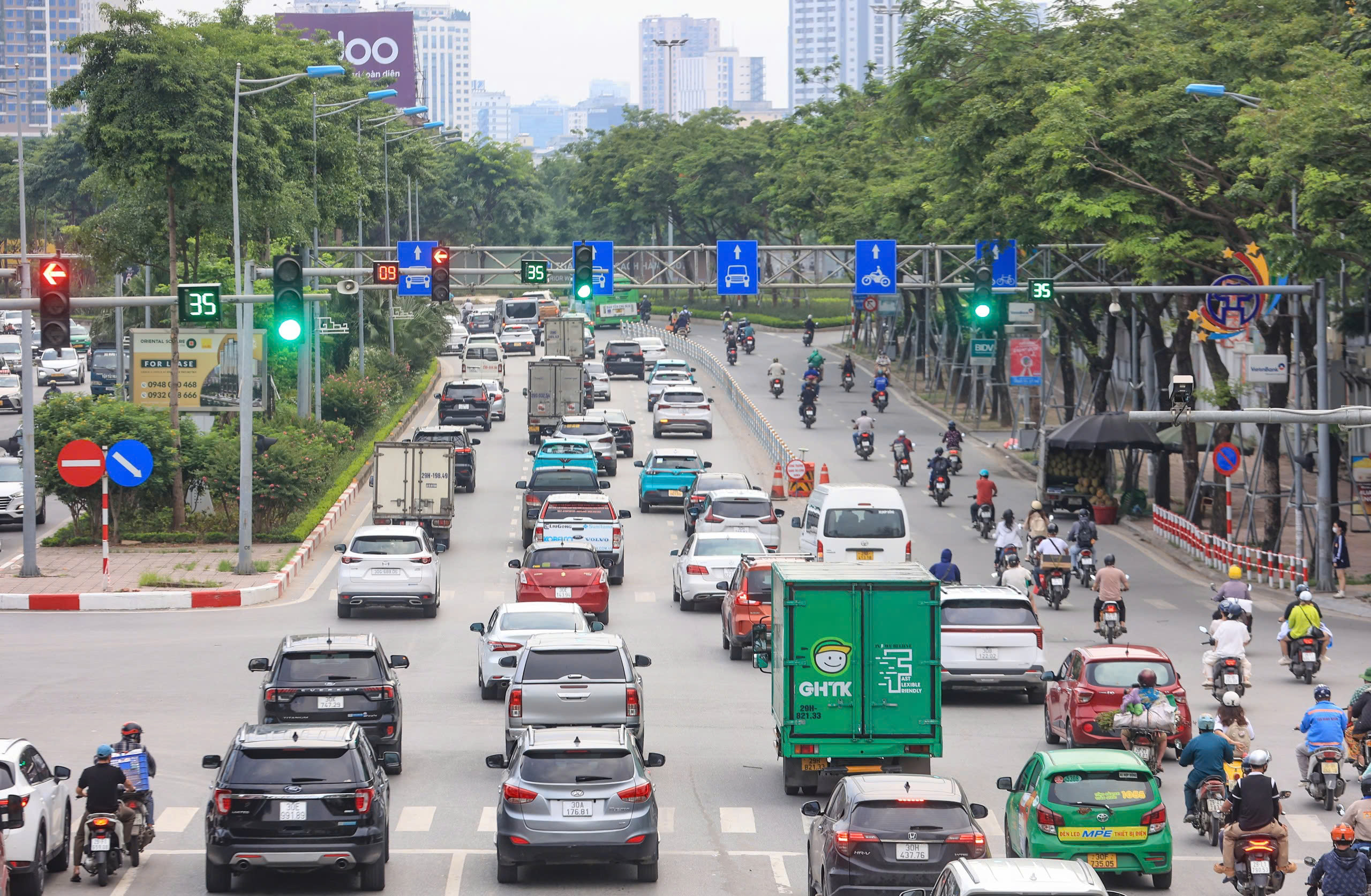 Cận cảnh đường Phạm Văn Đồng, V&otilde; Ch&iacute; C&ocirc;ng sau ph&acirc;n l&agrave;n- Ảnh 8.