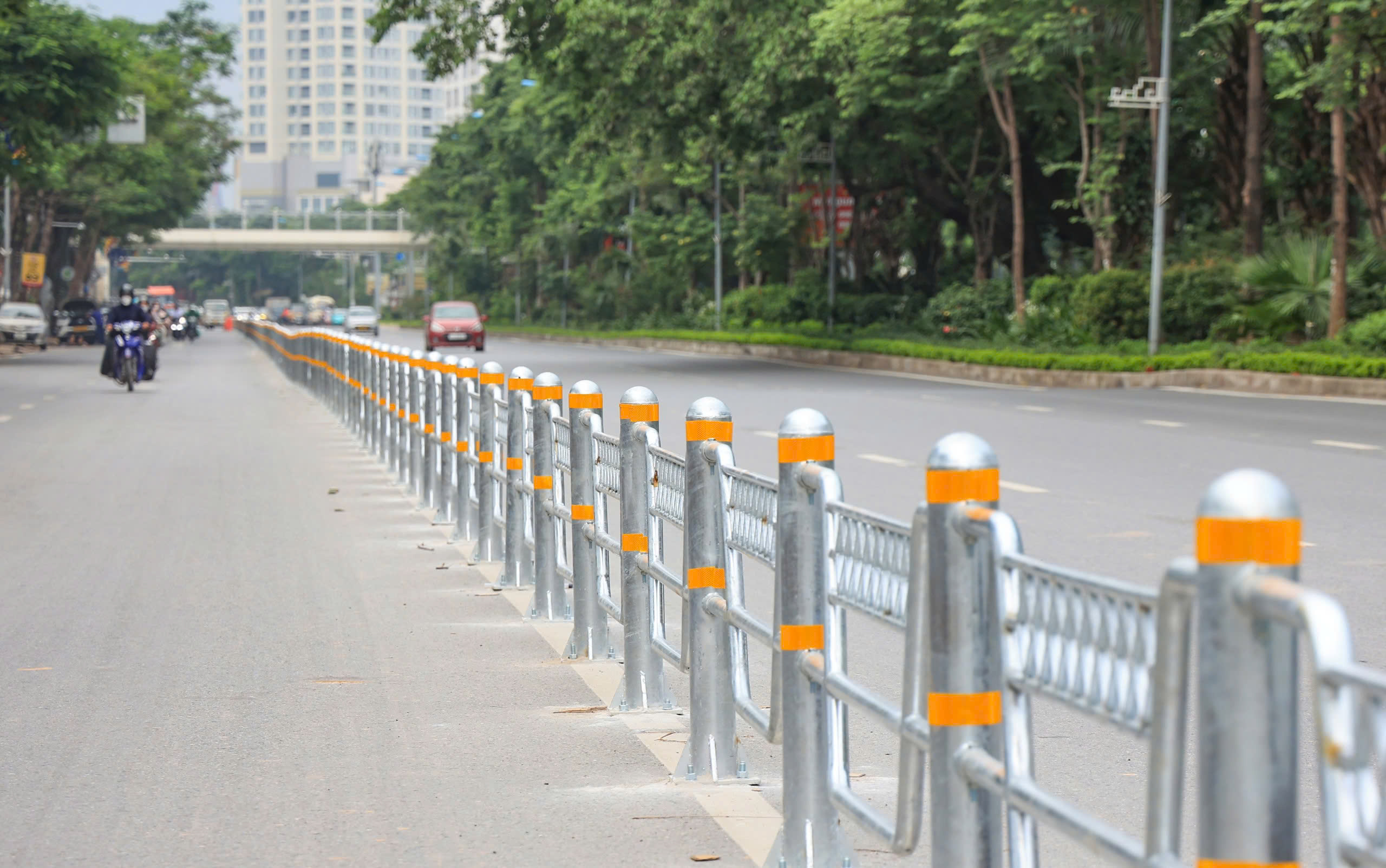 Cận cảnh đường Phạm Văn Đồng, V&otilde; Ch&iacute; C&ocirc;ng sau ph&acirc;n l&agrave;n- Ảnh 6.