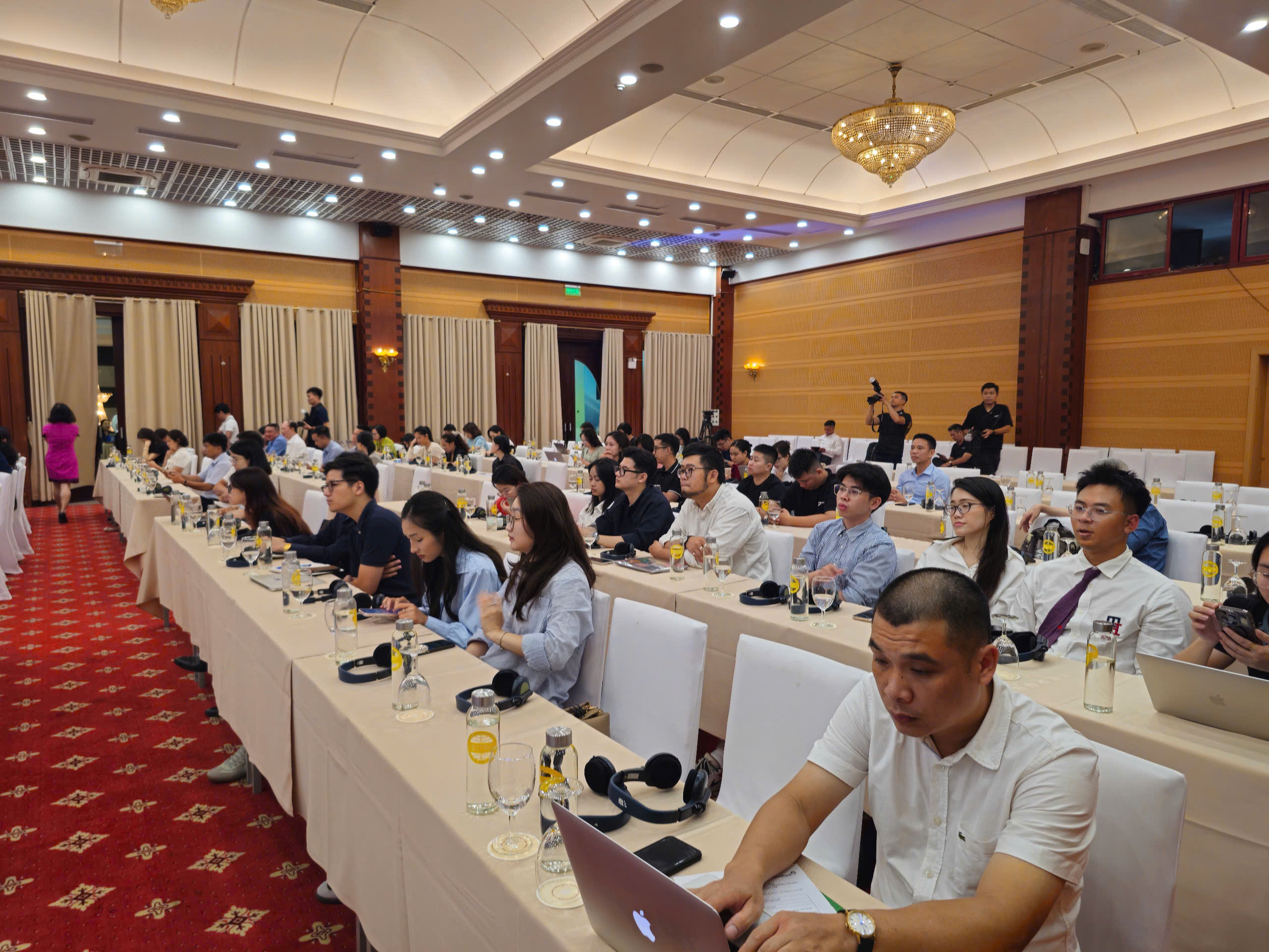 Đầu tư nguồn nh&acirc;n lực để gỡ điểm nghẽn chuyển đổi xanh- Ảnh 2.