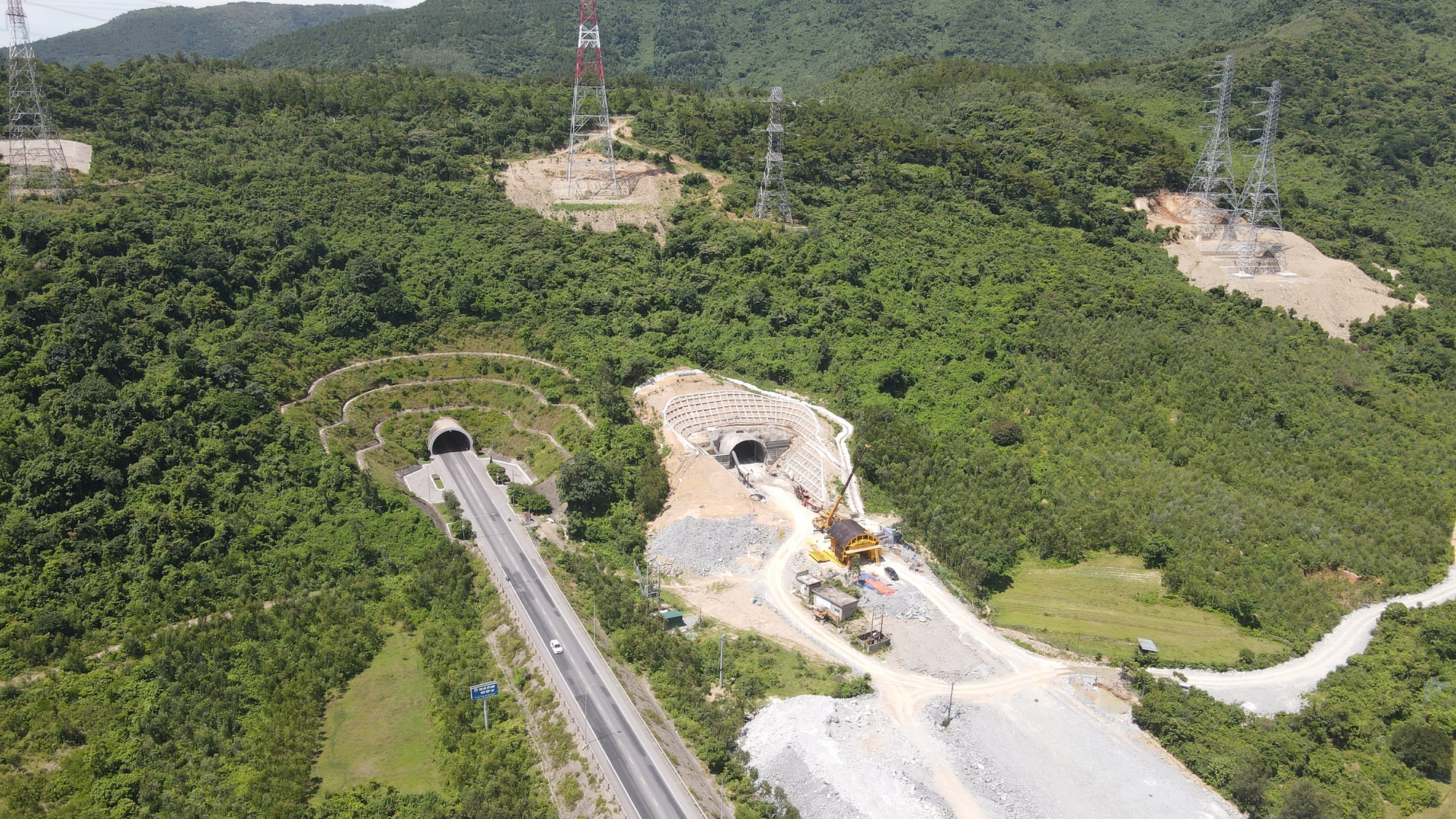 Phấn đấu thông hầm Đèo Ngang giữa tháng 7- Ảnh 1. Phấn đấu thông hầm Đèo Ngang giữa tháng 7- Ảnh 1.