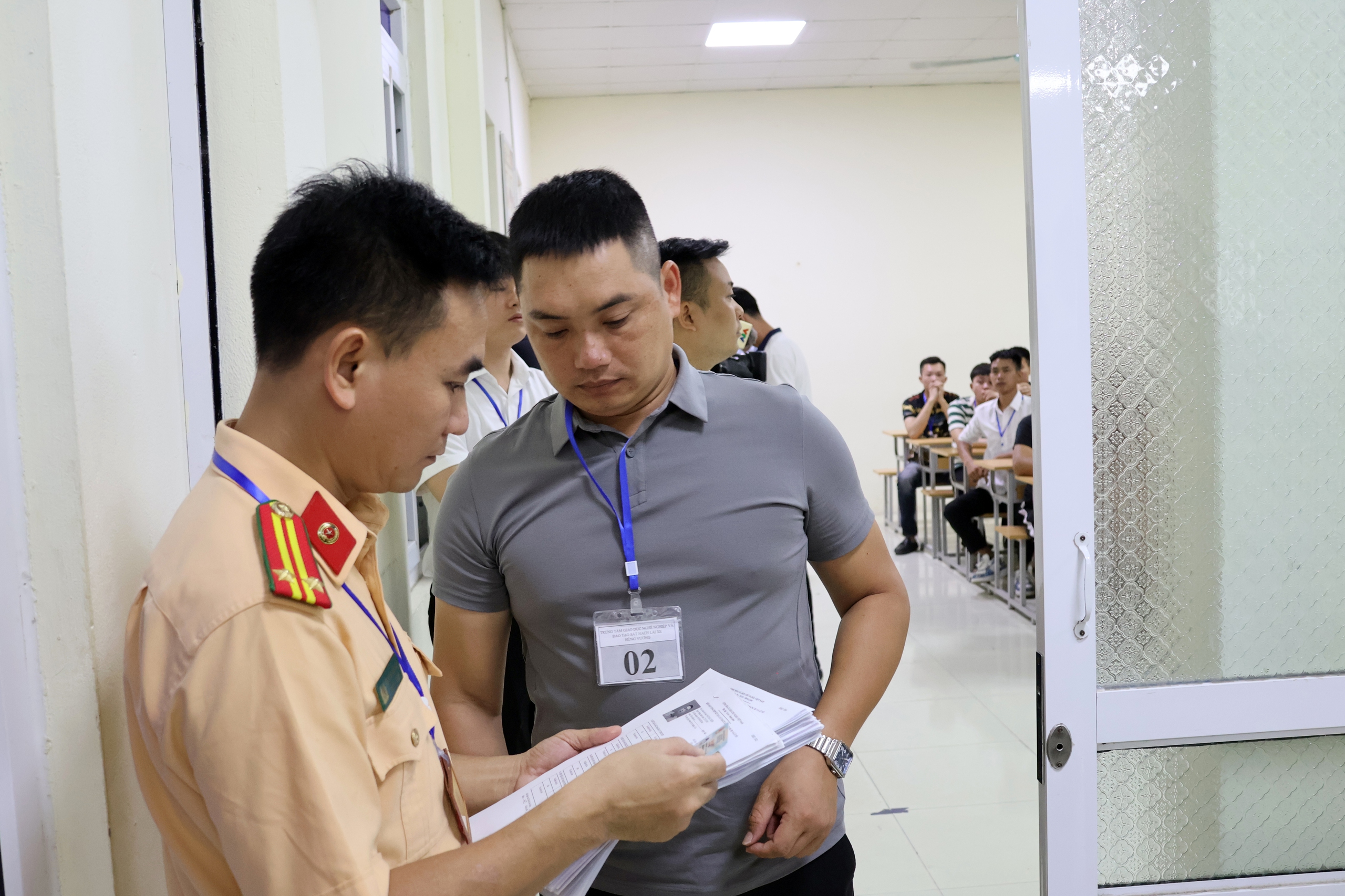 CSGT H&agrave; Nội tổ chức kỳ s&aacute;t hạch l&aacute;i xe đầu ti&ecirc;n, nhiều học vi&ecirc;n thi đạt- Ảnh 7.