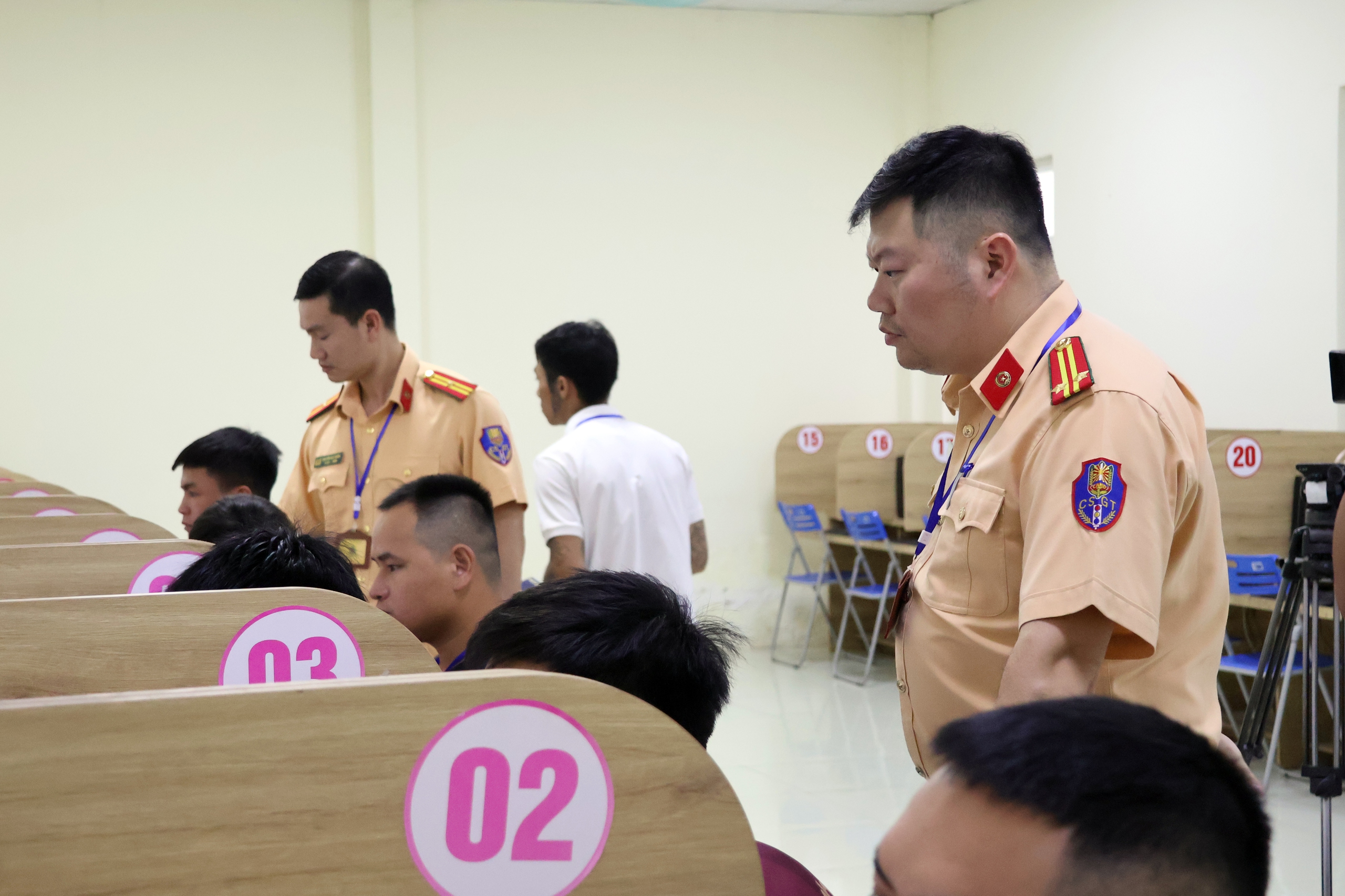 CSGT H&agrave; Nội tổ chức kỳ s&aacute;t hạch l&aacute;i xe đầu ti&ecirc;n, nhiều học vi&ecirc;n thi đạt- Ảnh 8.