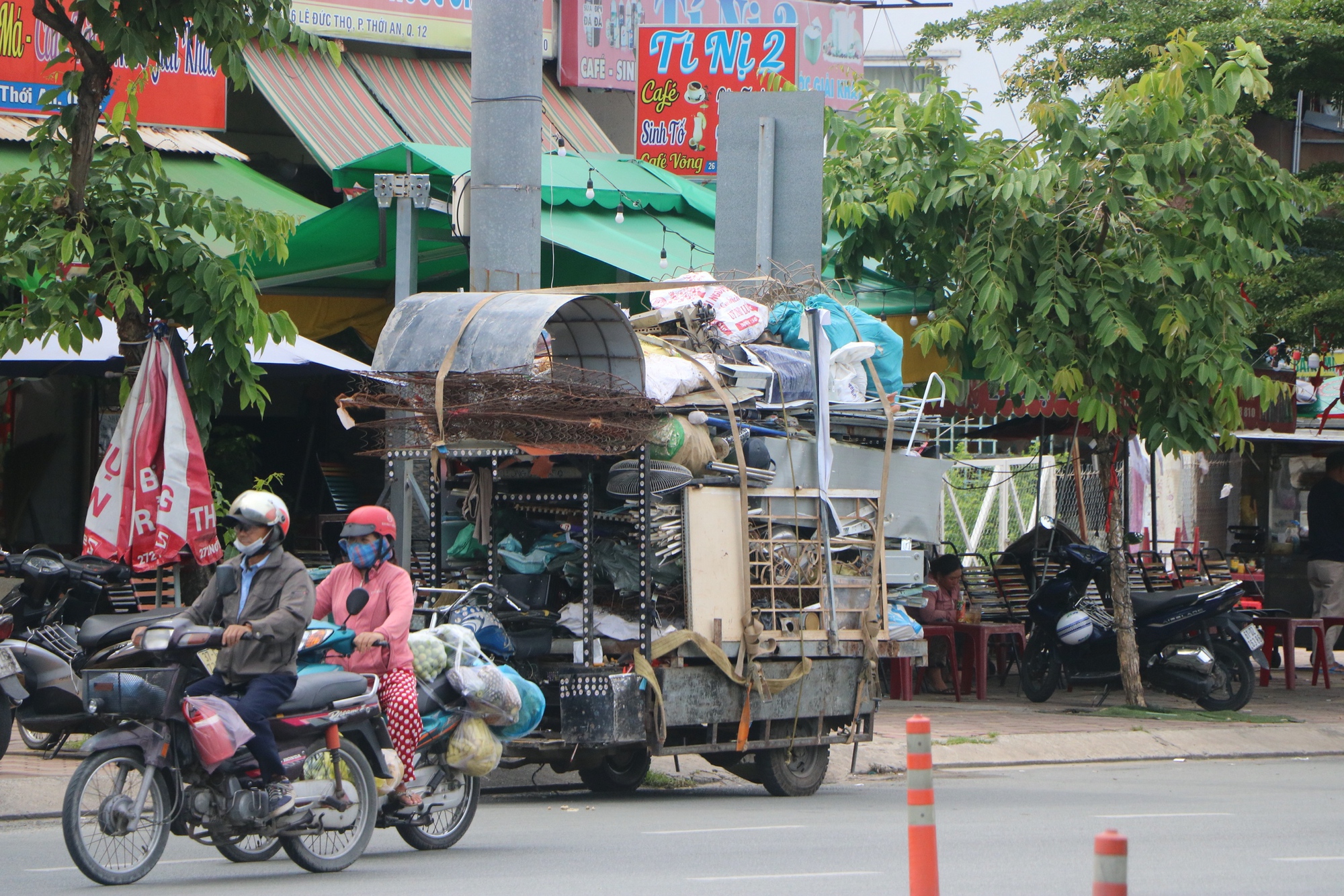 CSGT TP.HCM xử phạt h&agrave;ng loạt xe tự chế chở h&agrave;ng cồng kềnh- Ảnh 7.