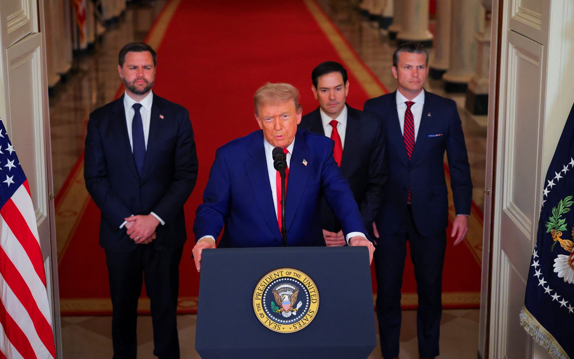 Tổng thống Mỹ Donald Trump tuy&ecirc;n bố lệnh ngừng bắn to&agrave;n diện giữa Israel v&agrave; Iran