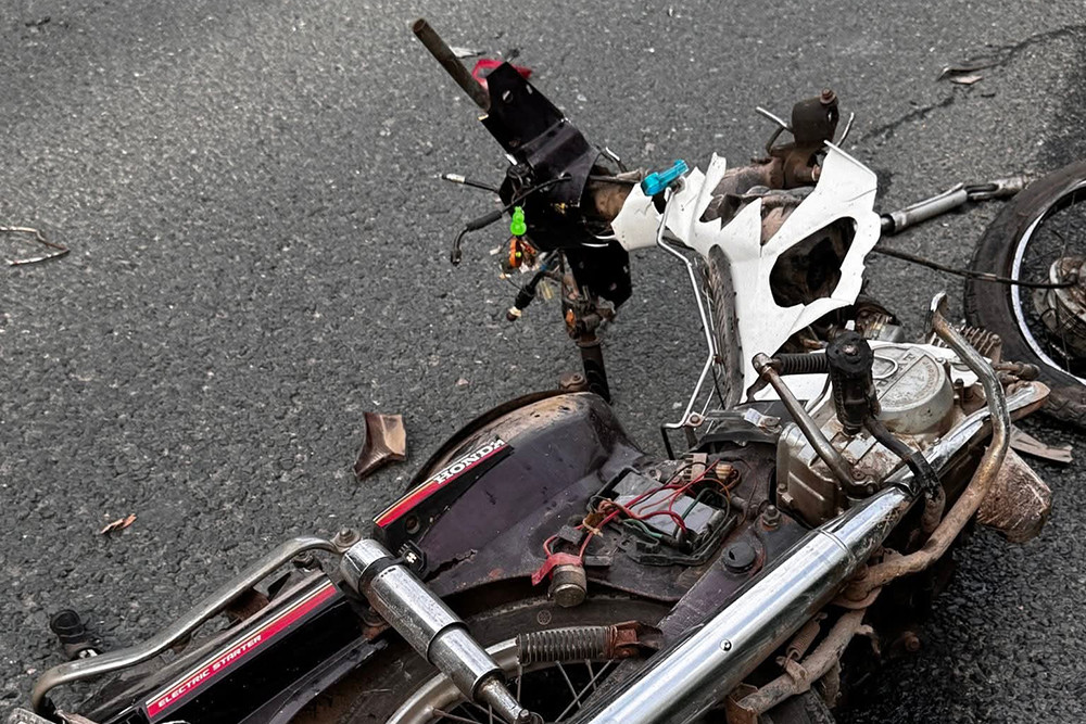 Va chạm &ocirc; t&ocirc; tải tr&ecirc;n đại lộ Thăng Long, t&agrave;i xế xe m&aacute;y tử vong- Ảnh 2.