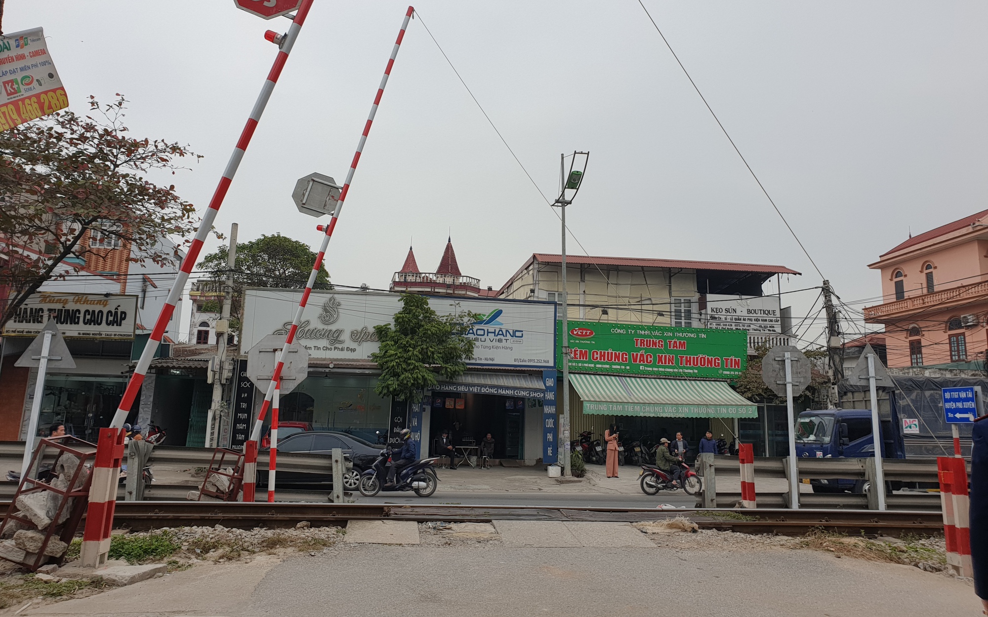 Ph&acirc;n cấp cấp ph&eacute;p x&acirc;y dựng đường ngang đường sắt cho địa phương