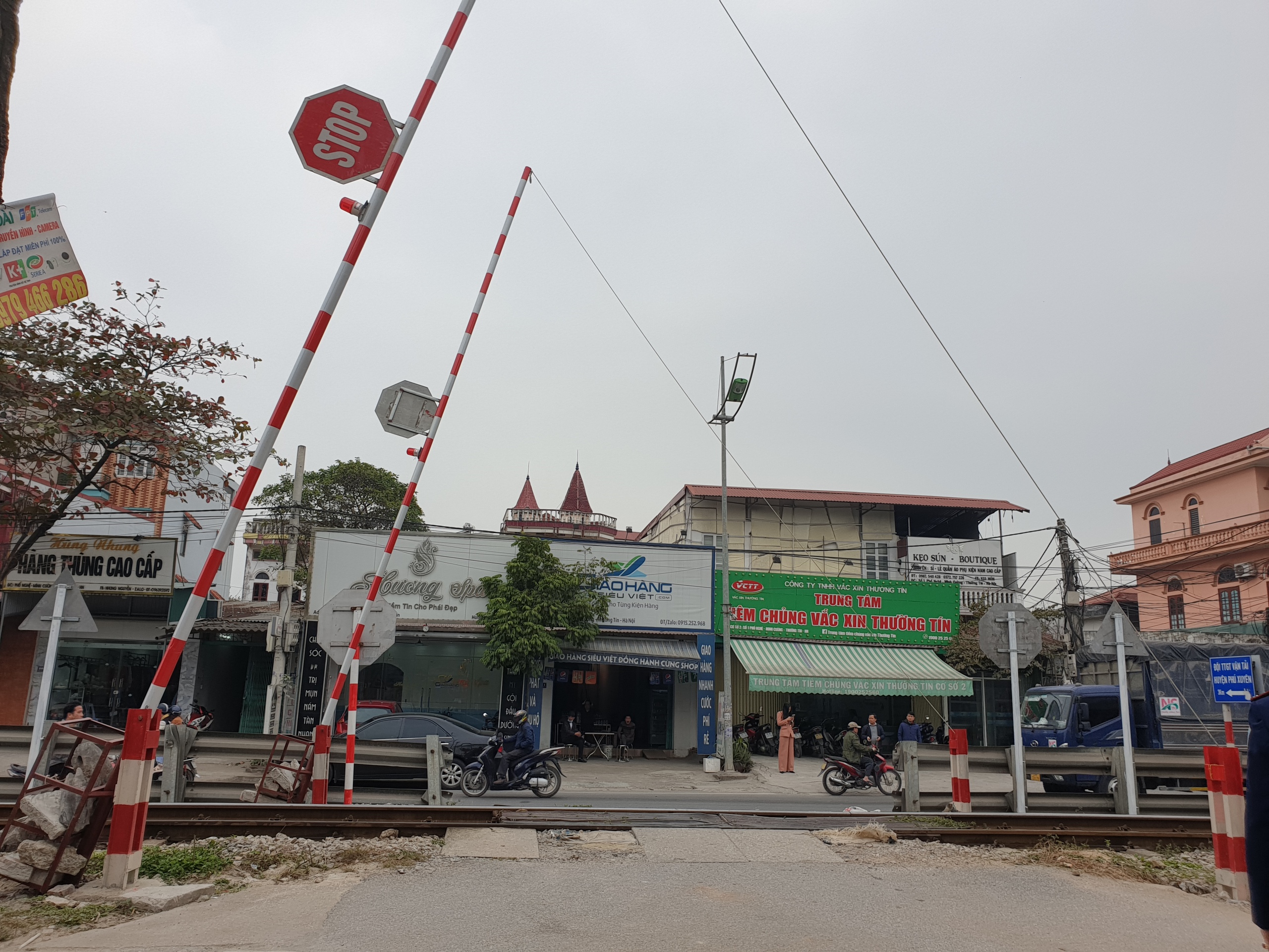 Ph&acirc;n cấp cấp ph&eacute;p x&acirc;y dựng đường ngang đường sắt cho địa phương- Ảnh 1.